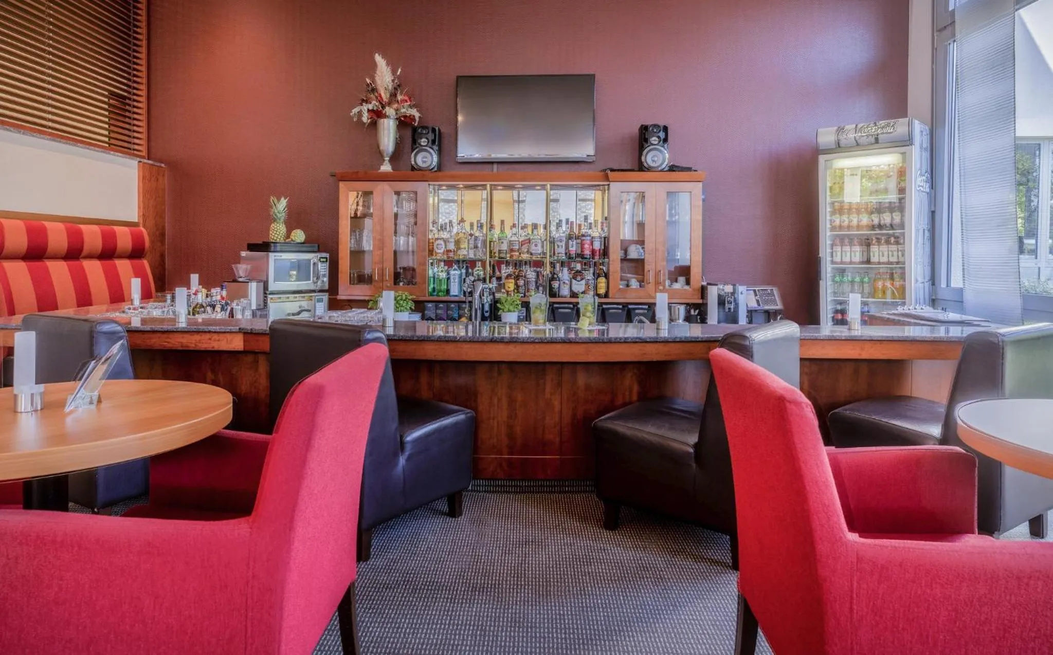 Lounge or bar in Holiday Inn - the niu, Blade Solingen by IHG