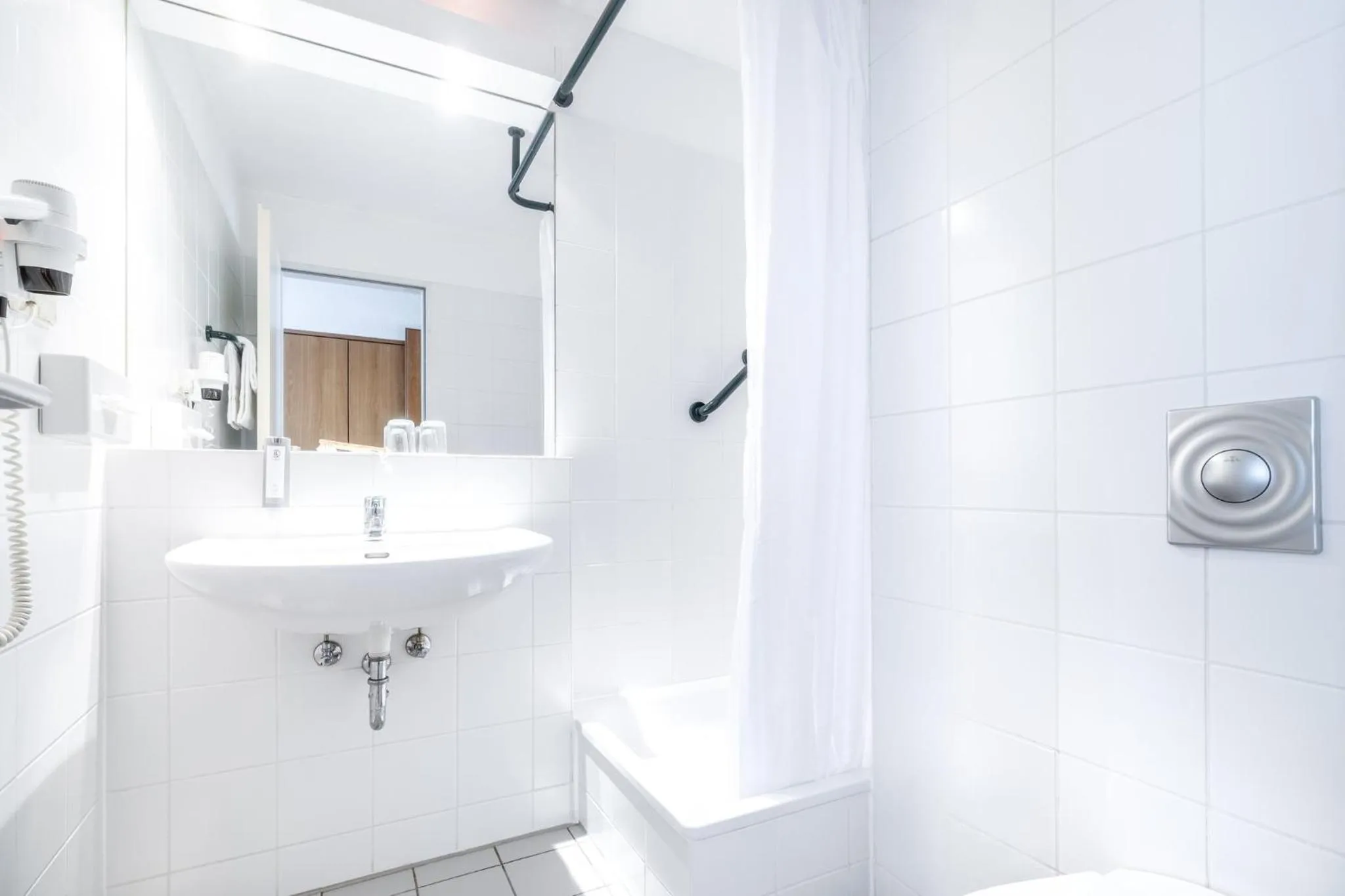 Bedroom in Holiday Inn - the niu, Blade Solingen by IHG