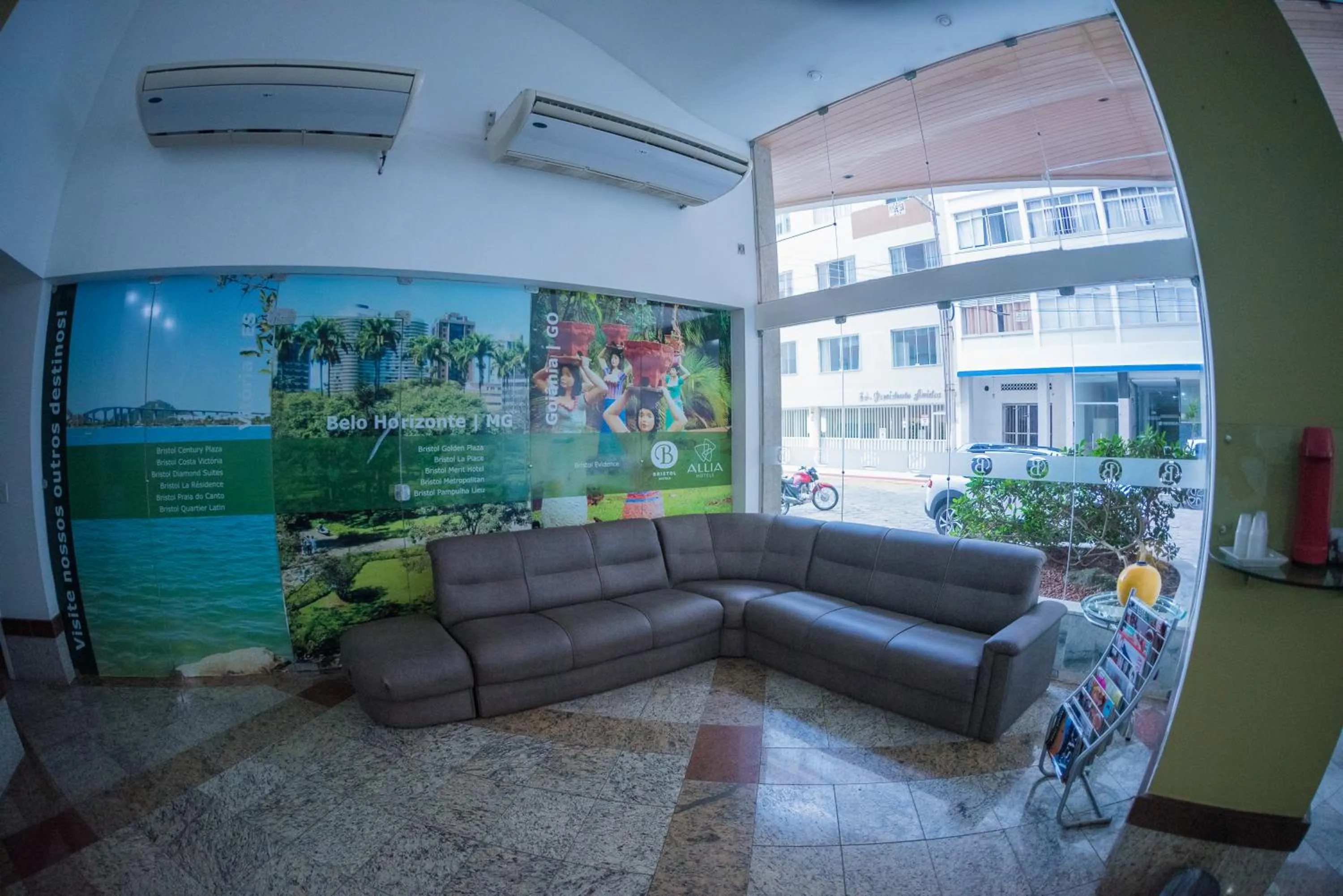 Communal lounge/ TV room in Studio Areia Preta