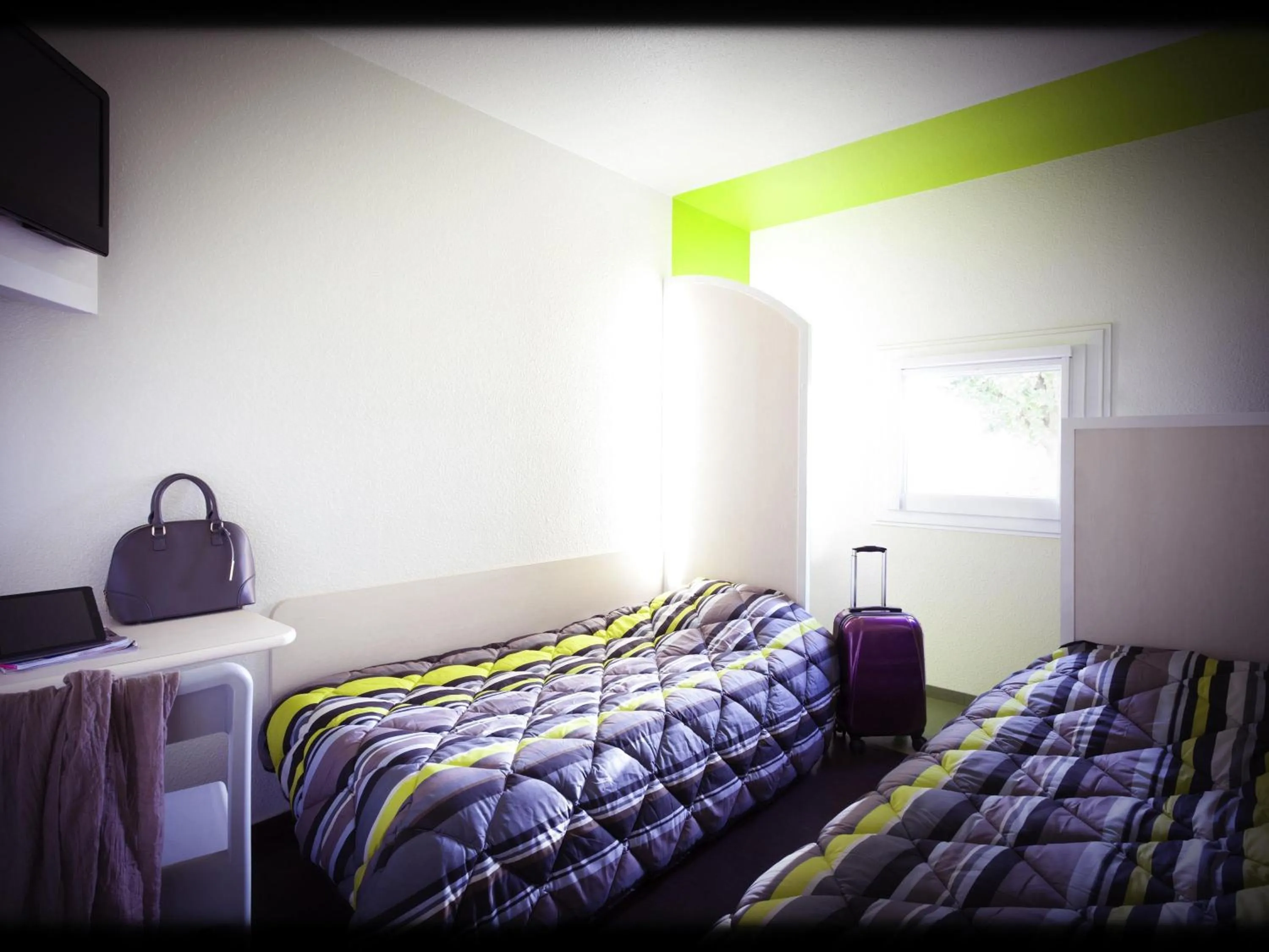 Bedroom, Bed in hotelF1 Les Ulis Courtaboeuf