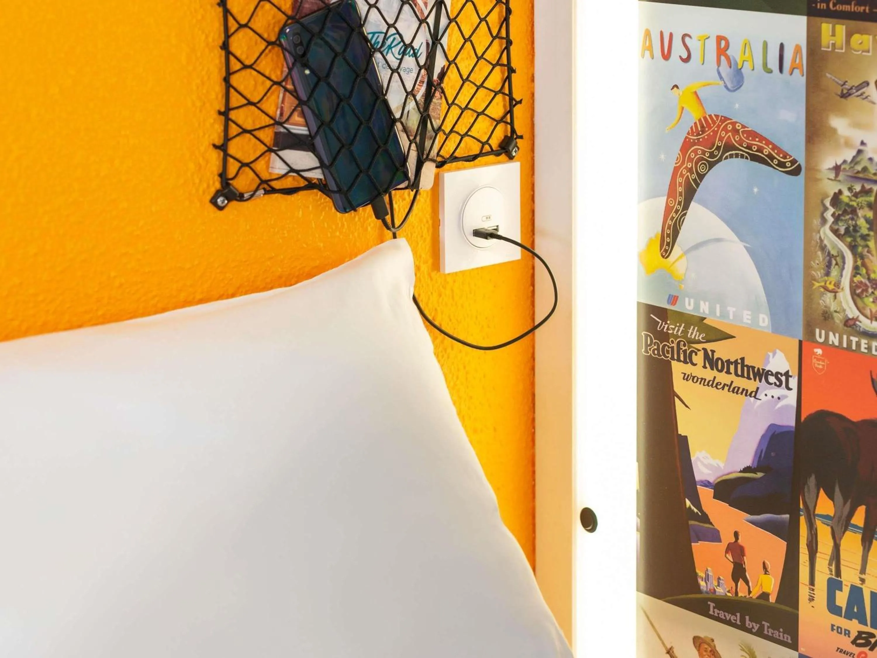 Bedroom in hotelF1 Chilly Mazarin les Champarts