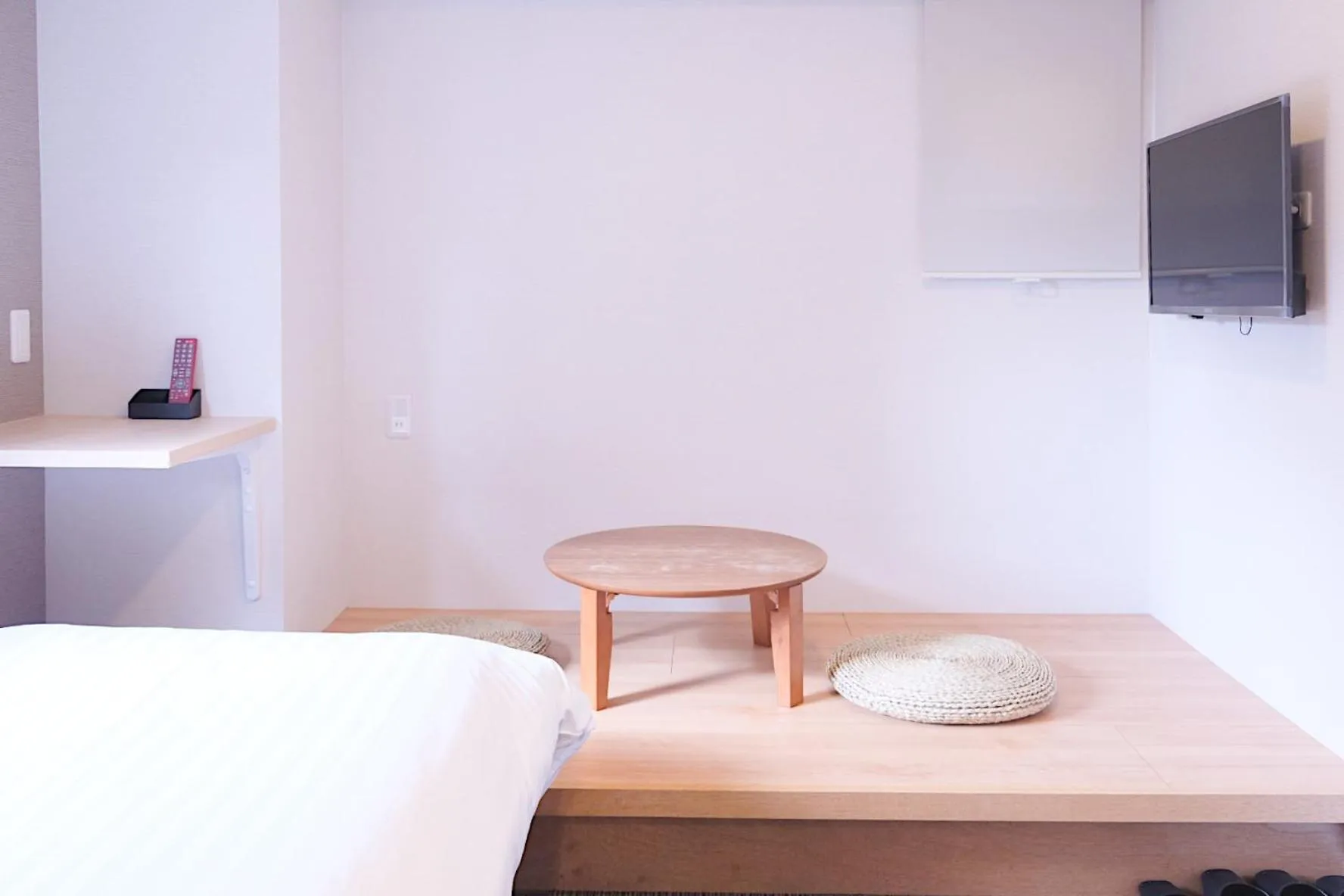 Bed in The Light Inn Tokyo