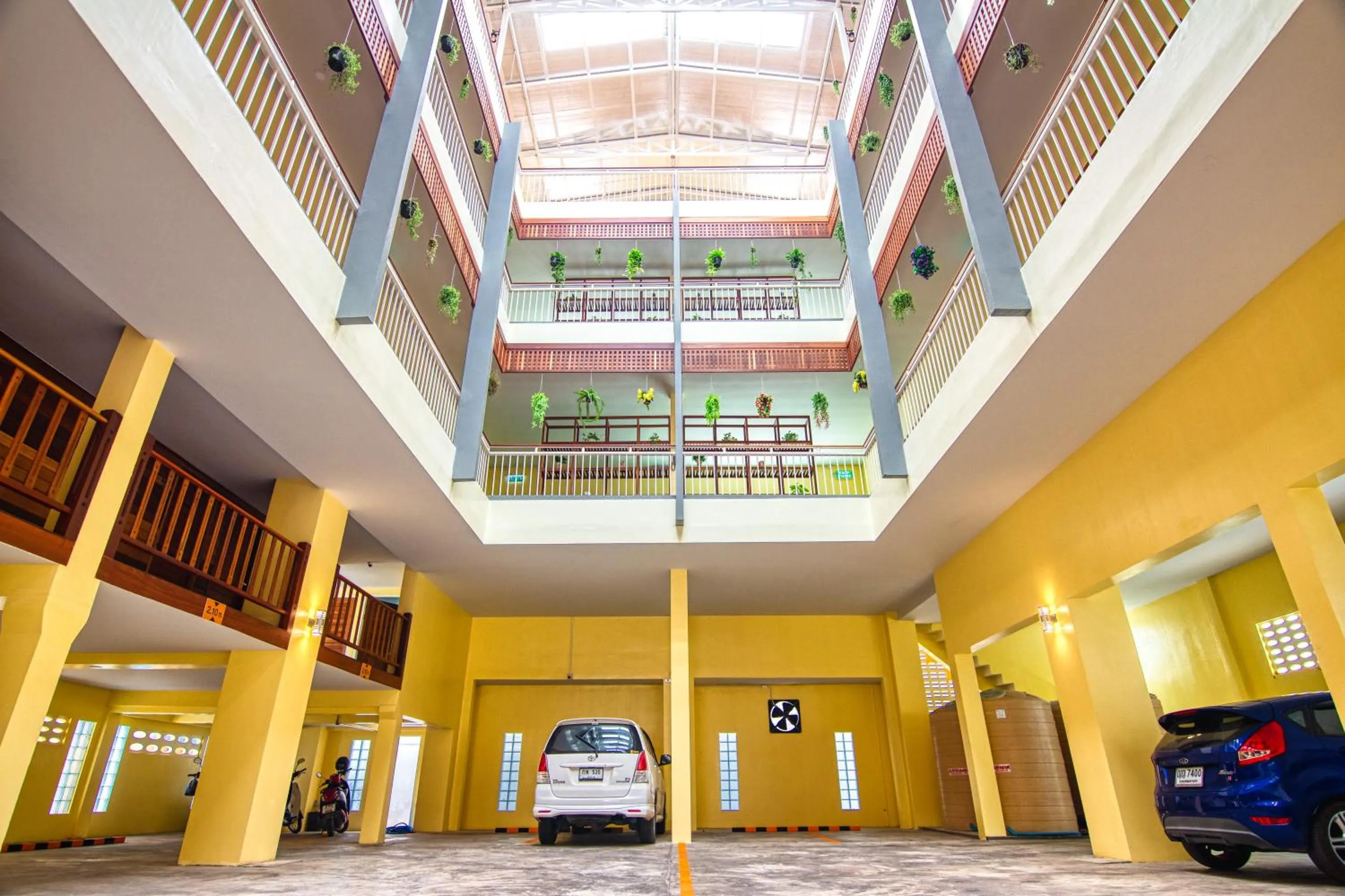 Parking in Nonnee Lampang Hotel