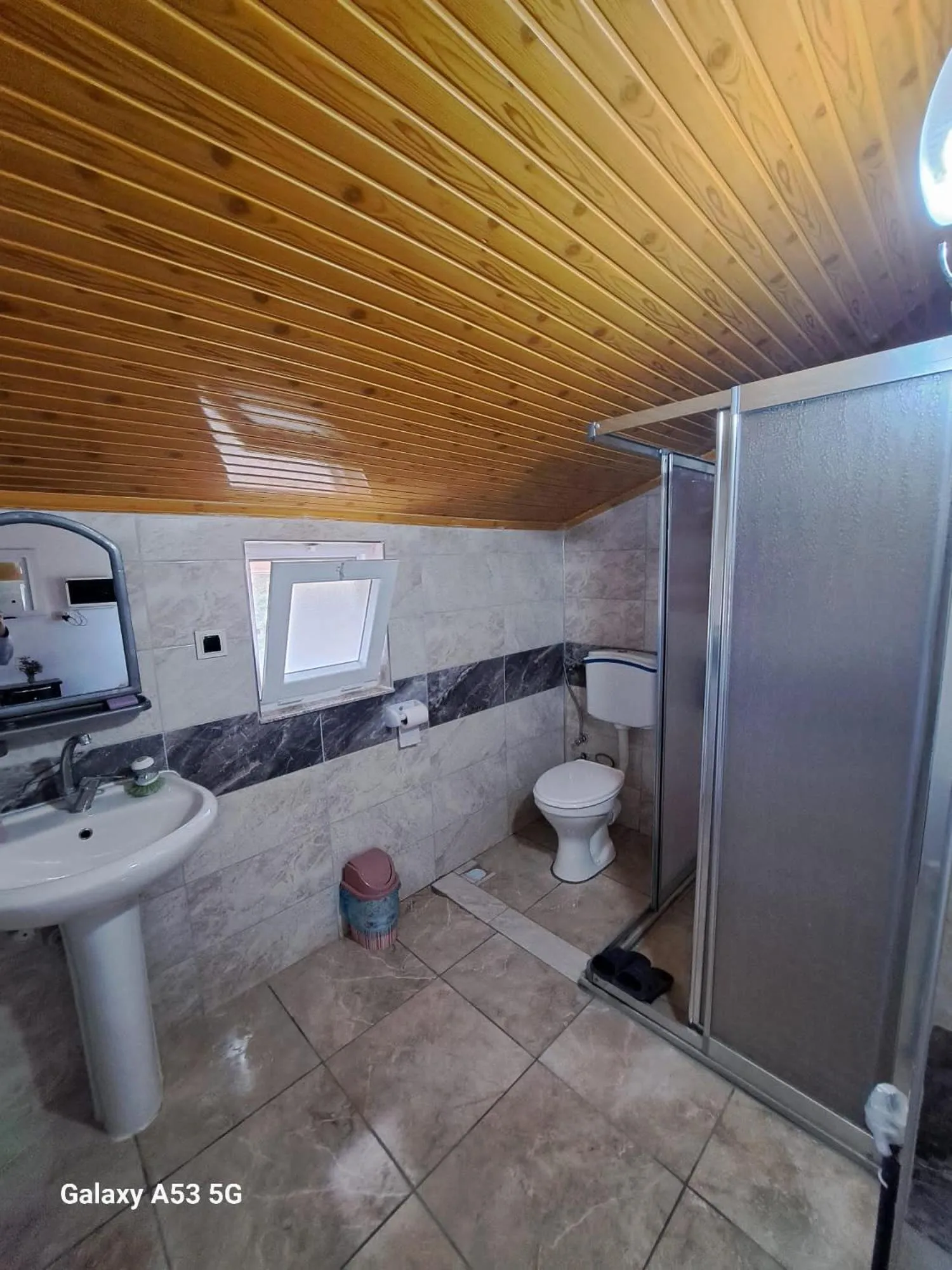 Shower in Salda Gölü Çeliköz Apart