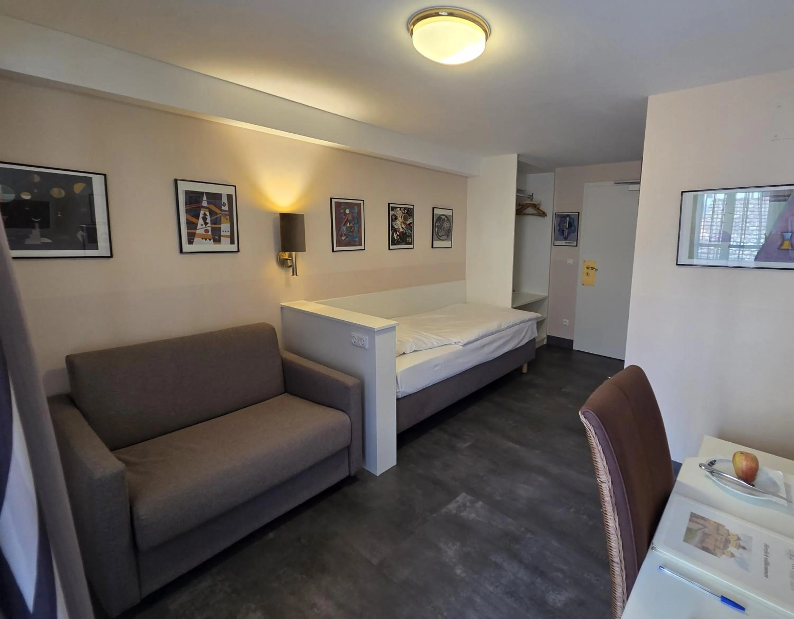 Photo of the whole room, Bed in Hotel Garni "Am Ellinger Tor"