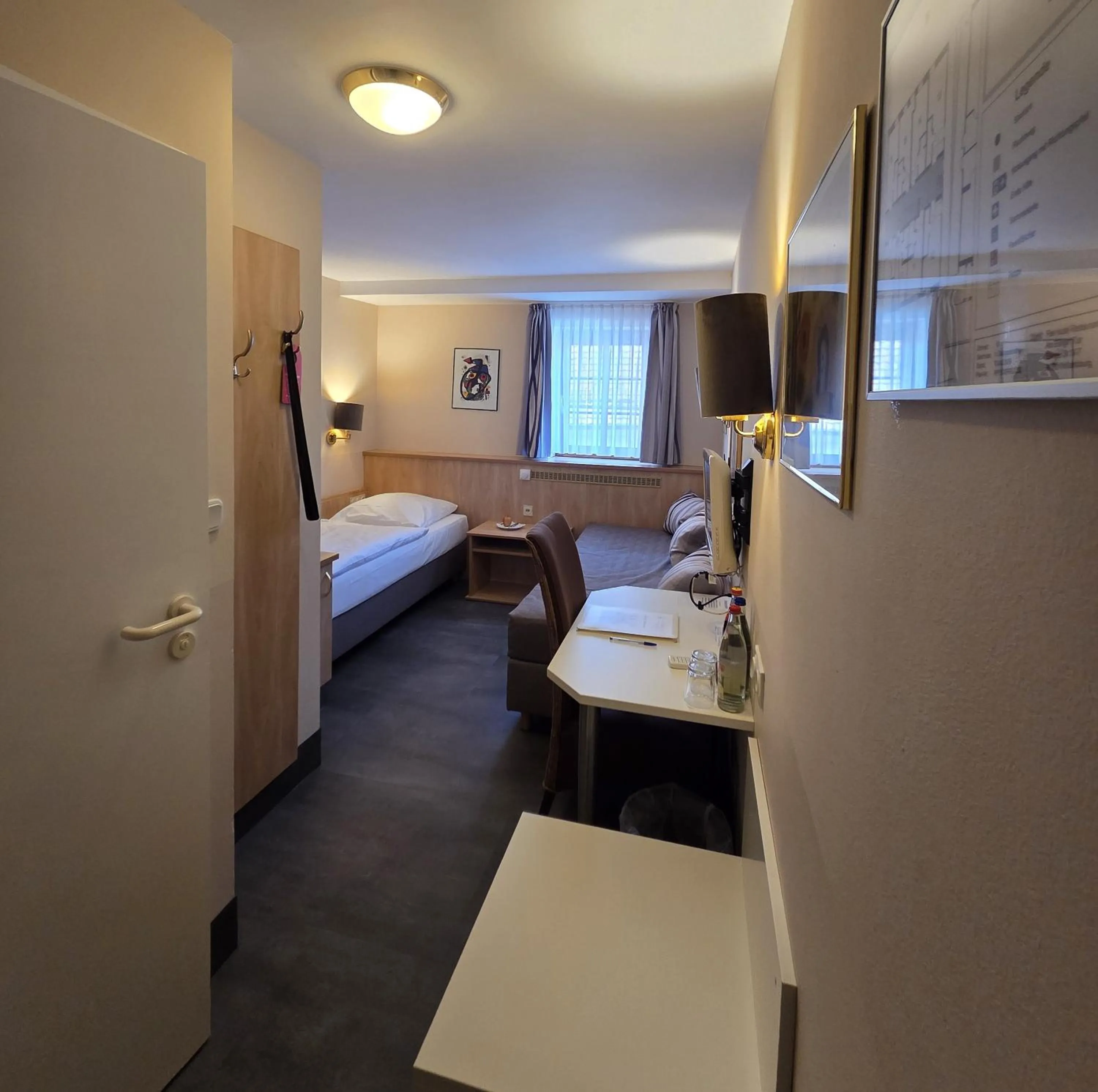 Photo of the whole room, Bed in Hotel Garni "Am Ellinger Tor"