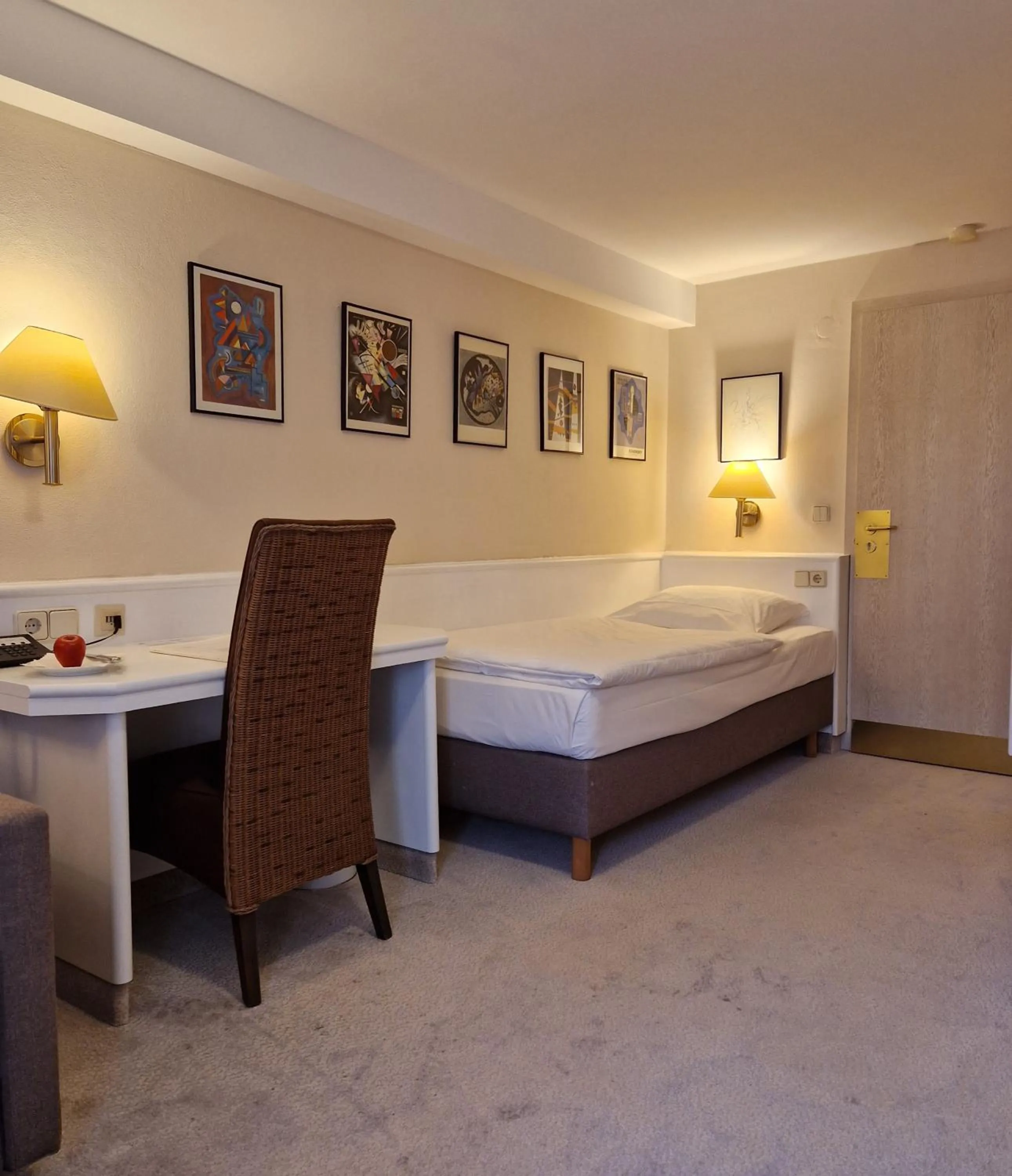 Photo of the whole room, Bed in Hotel Garni "Am Ellinger Tor"