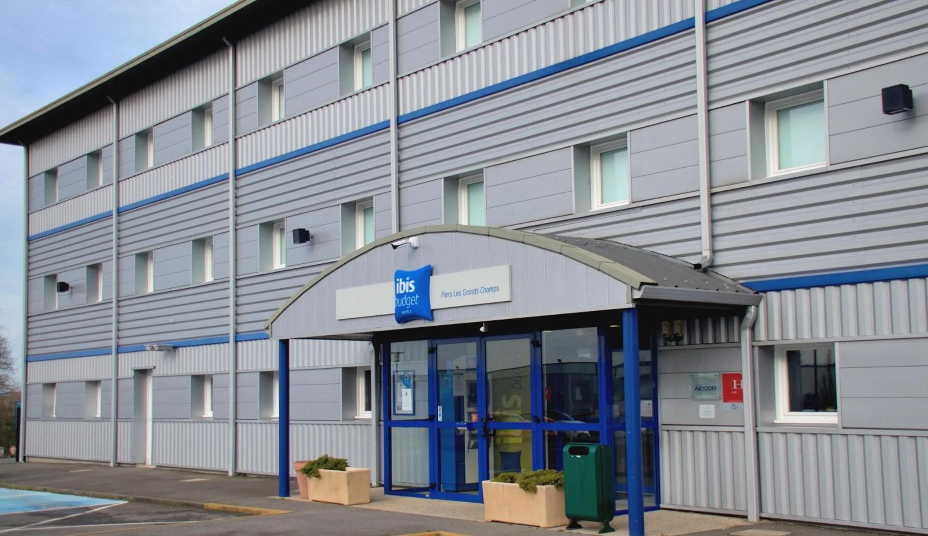 Facade/entrance in ibis budget Flers Grands Champs