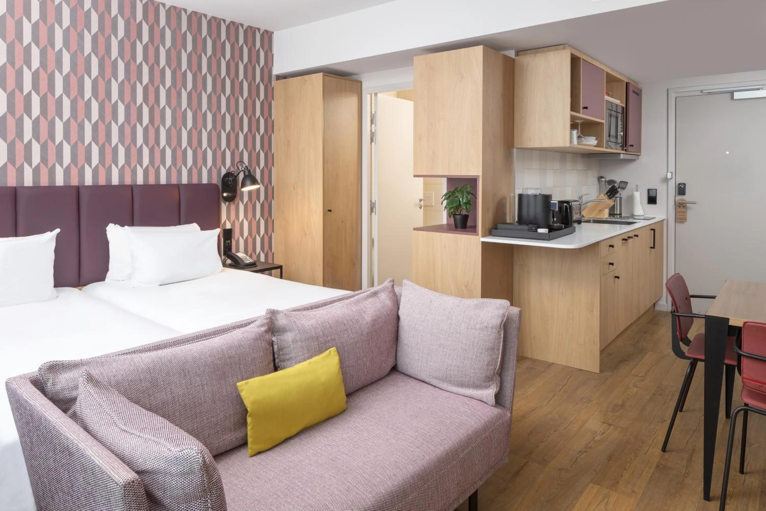 Bedroom, Bed in Hyatt House Paris Charles de Gaulle Airport