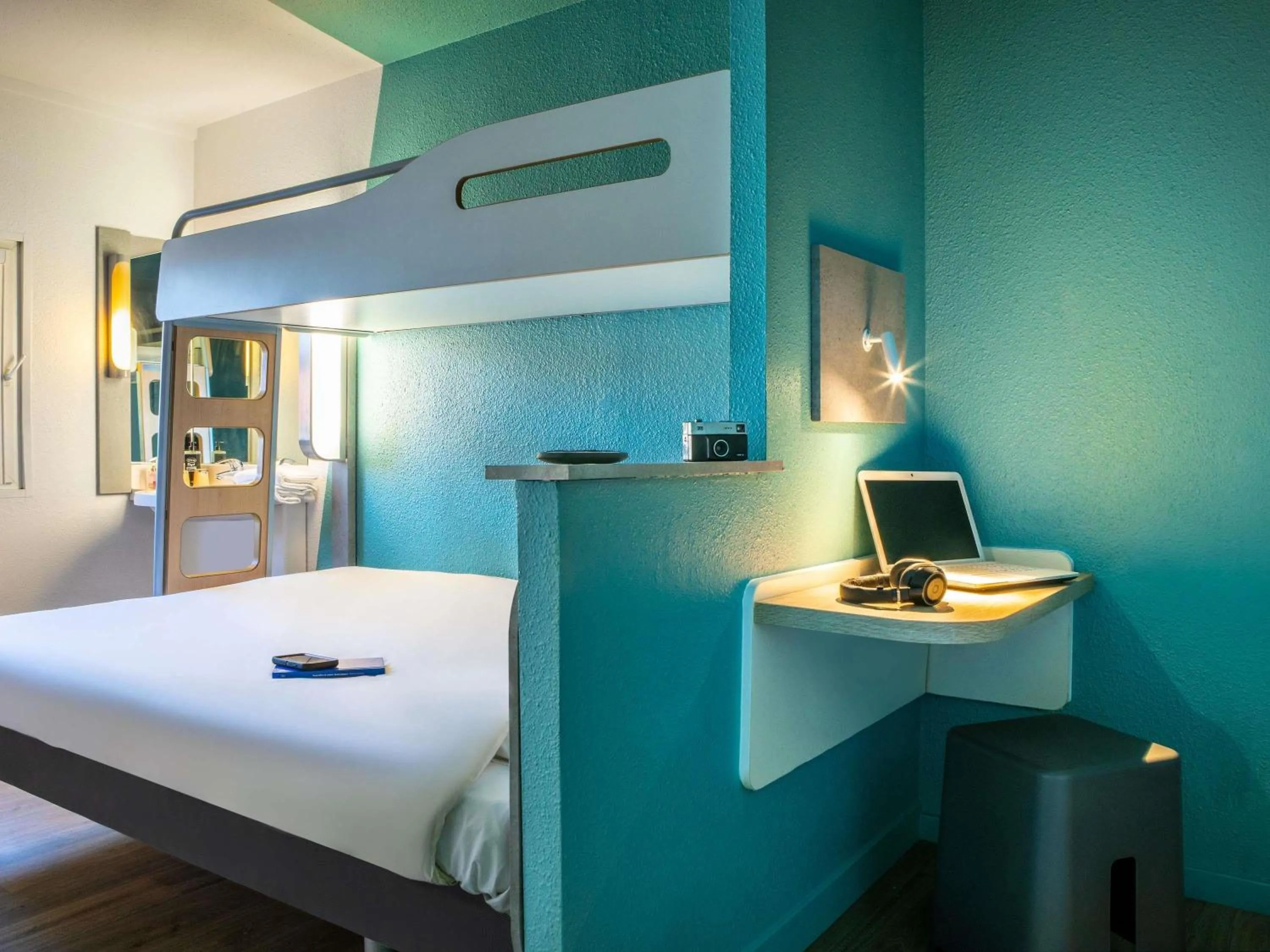 Bedroom, Bed in ibis budget Sucy en Brie