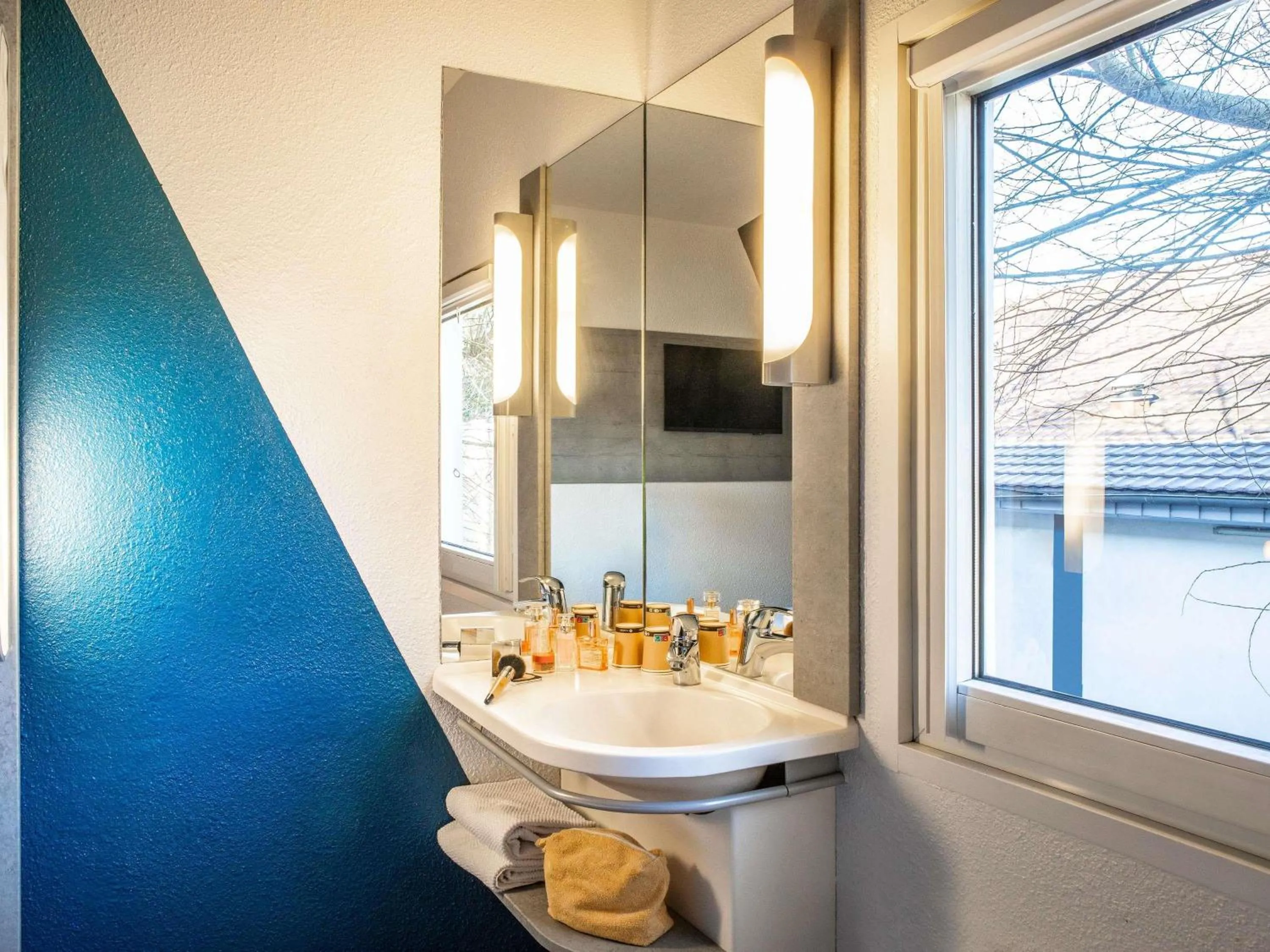 Bedroom in ibis budget Sucy en Brie