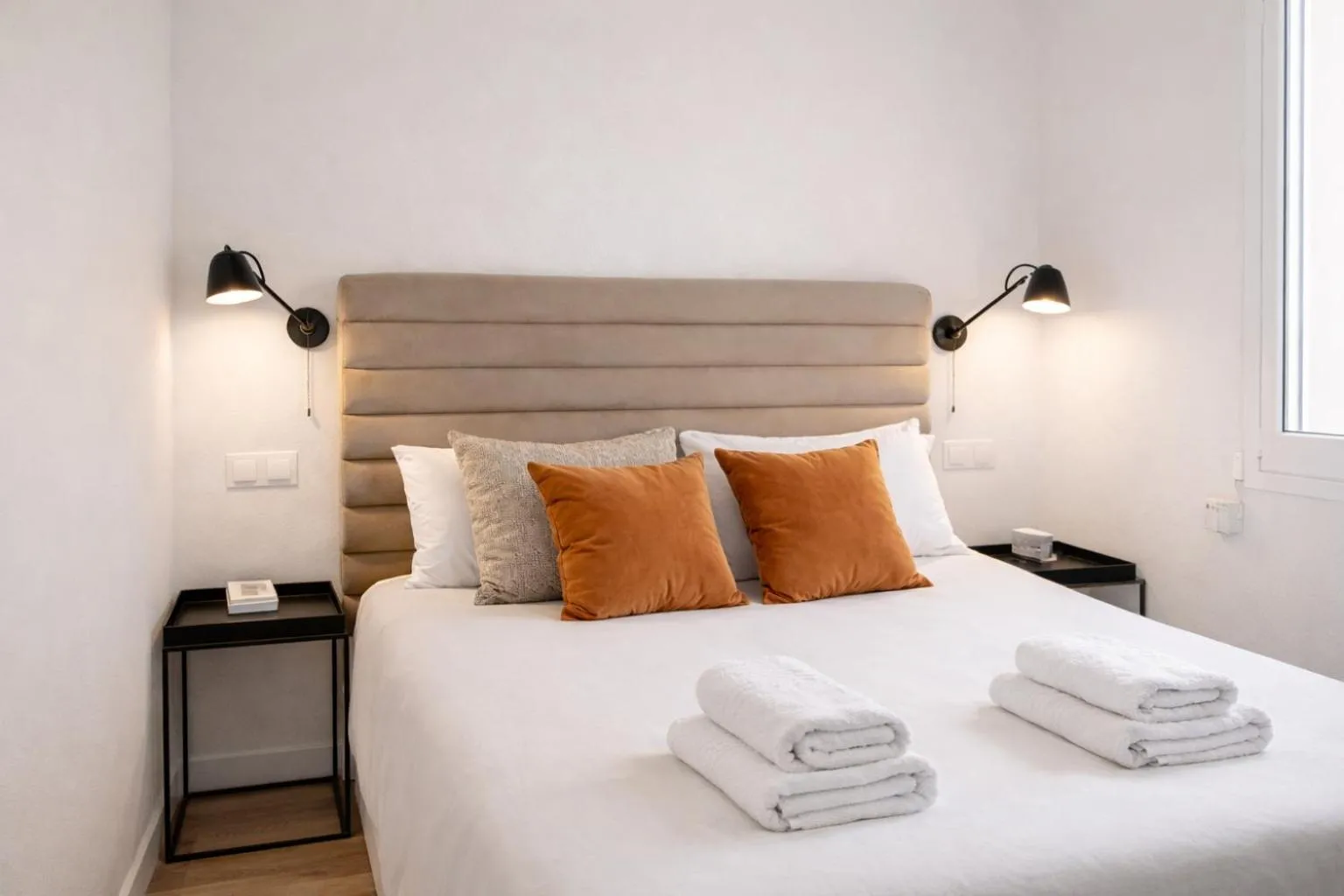 Bed in La Latina I - Descubre Madrid desde un Espacio con Estilo
