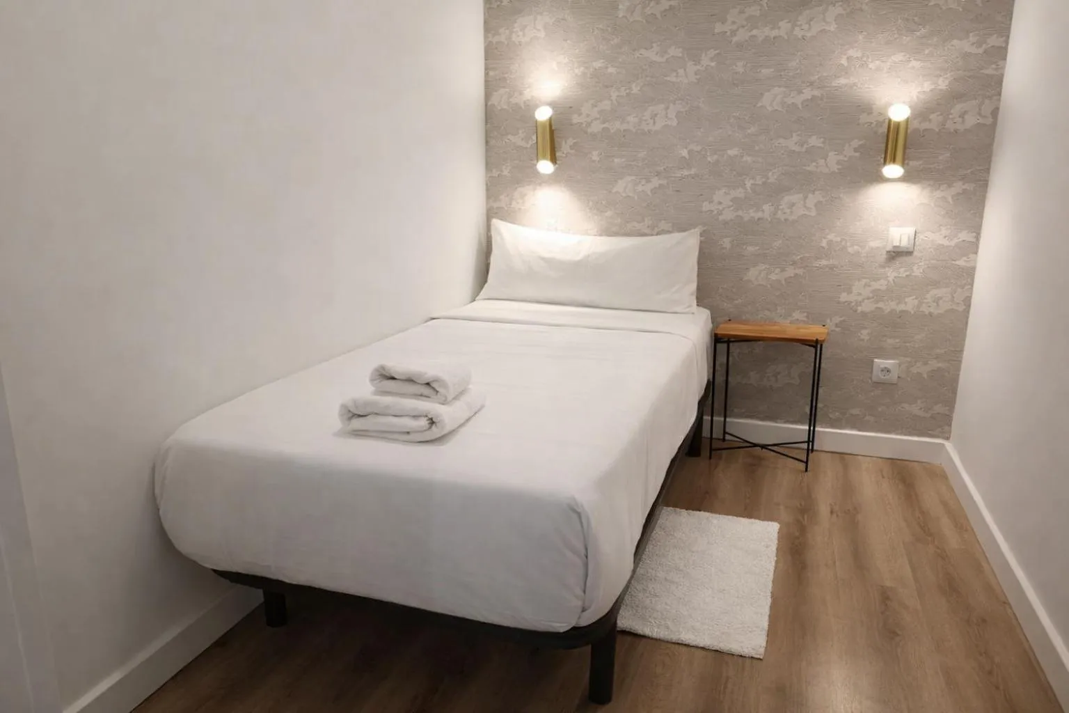 Bed in La Latina I - Descubre Madrid desde un Espacio con Estilo