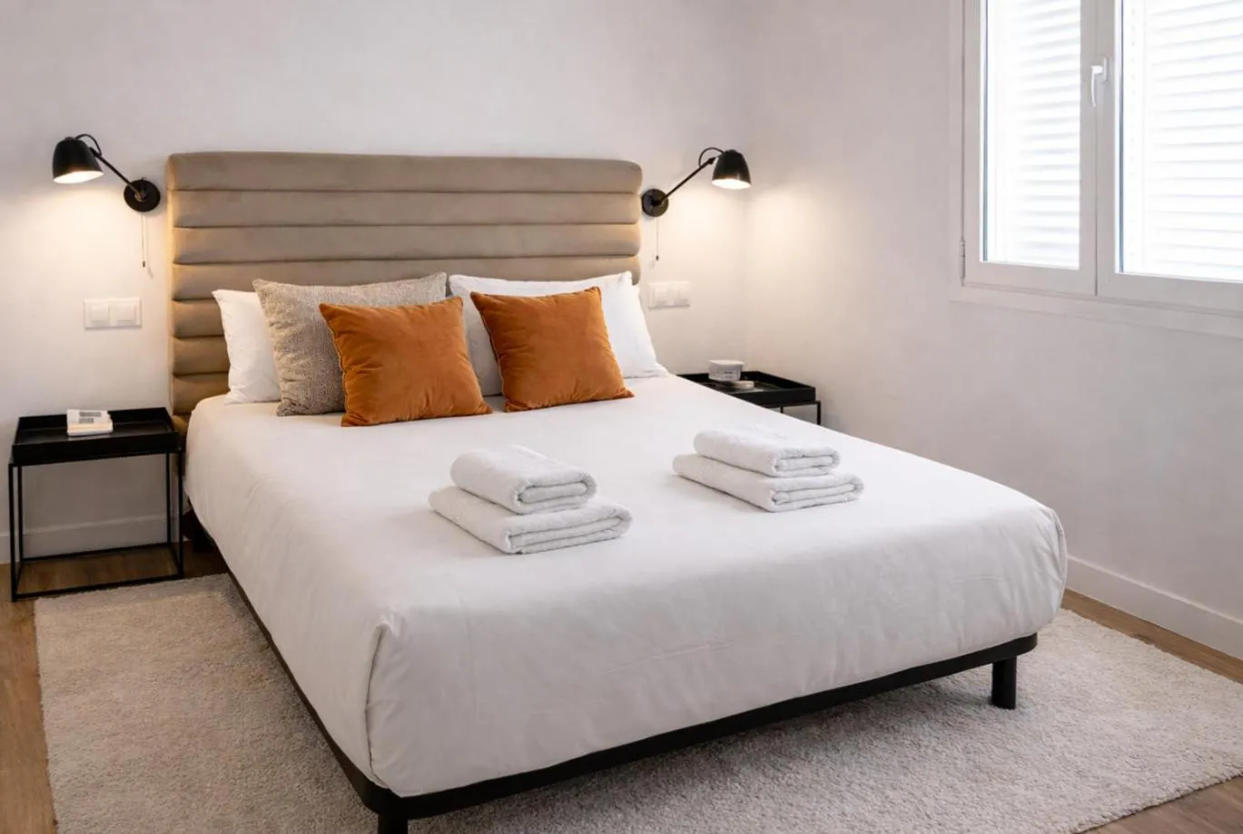 Bed in La Latina I - Descubre Madrid desde un Espacio con Estilo