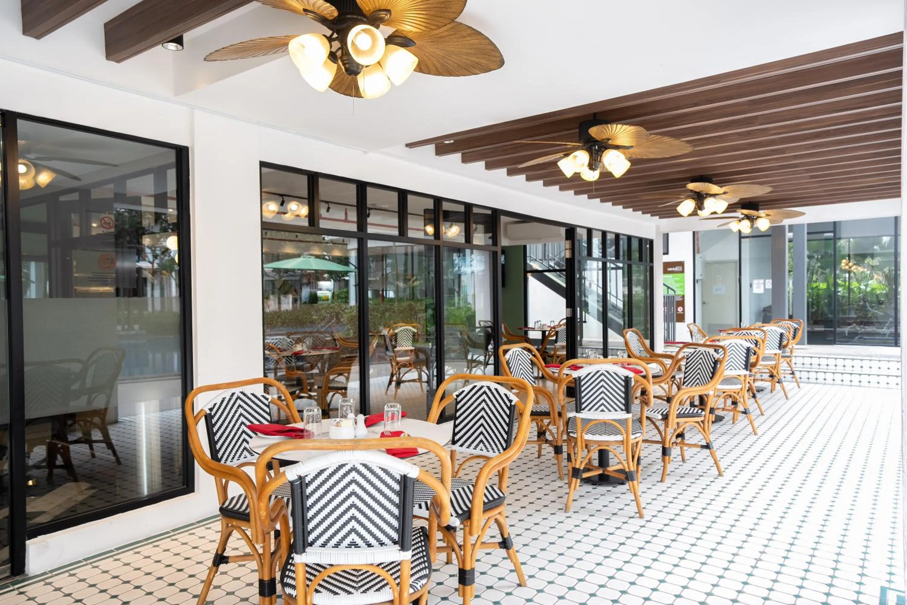 Restaurant/places to eat in SCAPES Hotel