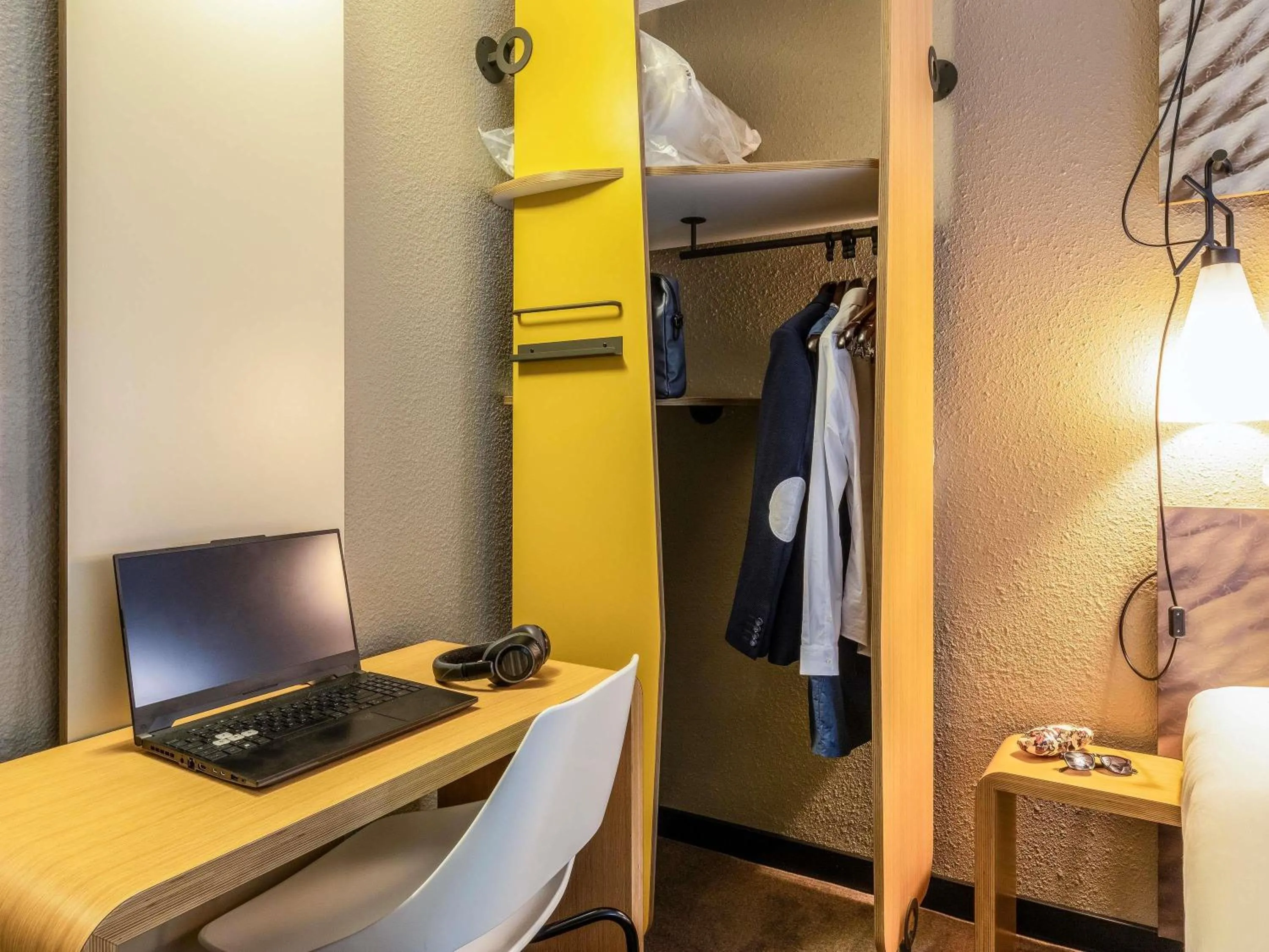 Bedroom, Bed in ibis Velizy Jouy-En-Josas