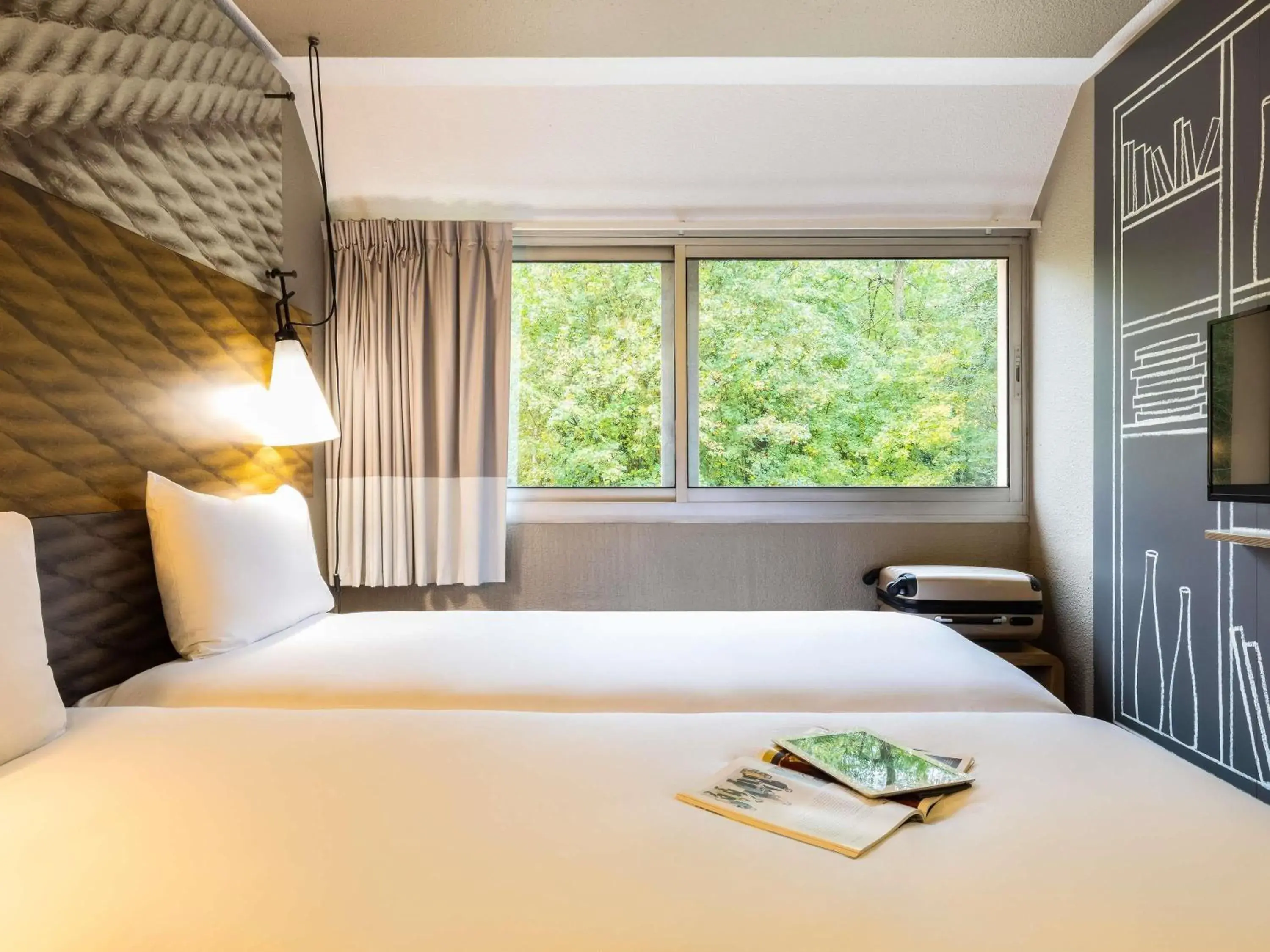 Standard Twin Room in ibis Velizy Jouy-En-Josas Standard Twin Room in ibis Velizy Jouy-En-Josas