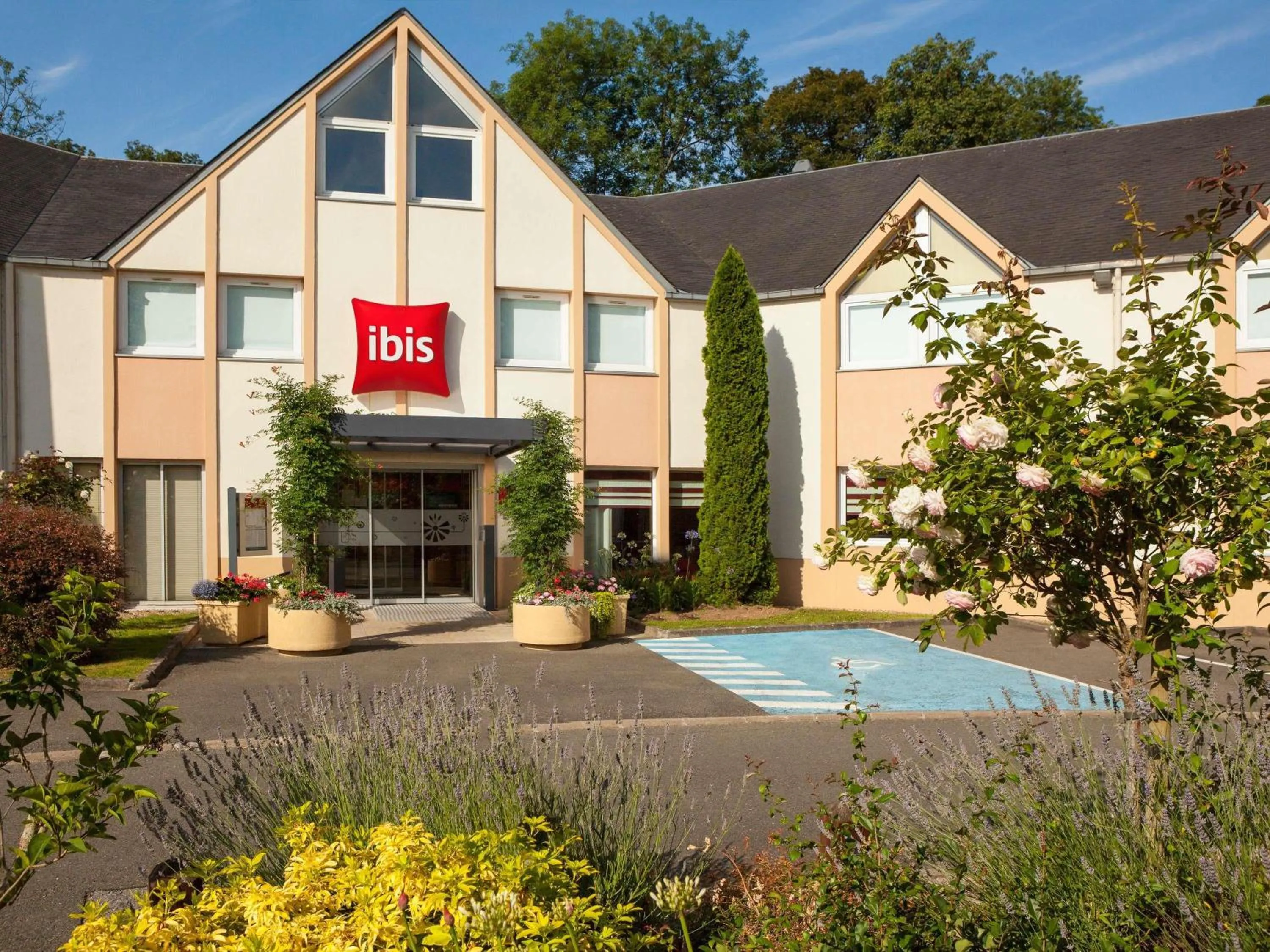 Property building in ibis Velizy Jouy-En-Josas