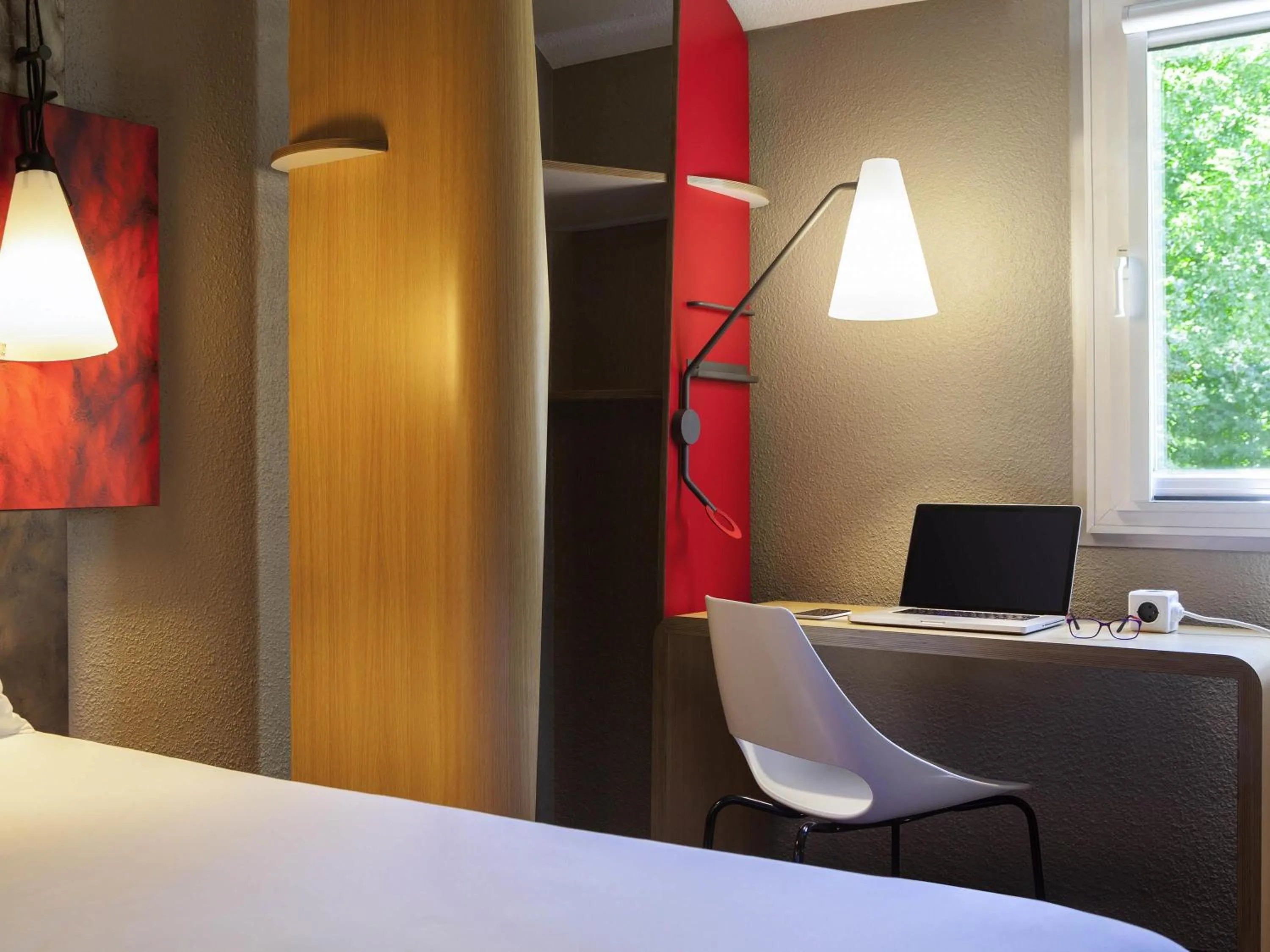 Bedroom, Bed in ibis Velizy Jouy-En-Josas