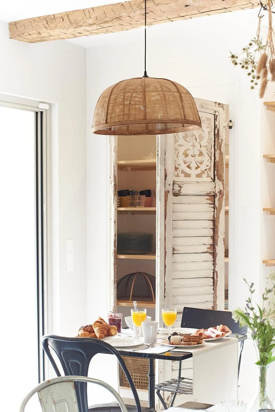 Dining area in Maison 1634 - Climatisation, piscine, parking, centre ville, petit-dejeuner compris