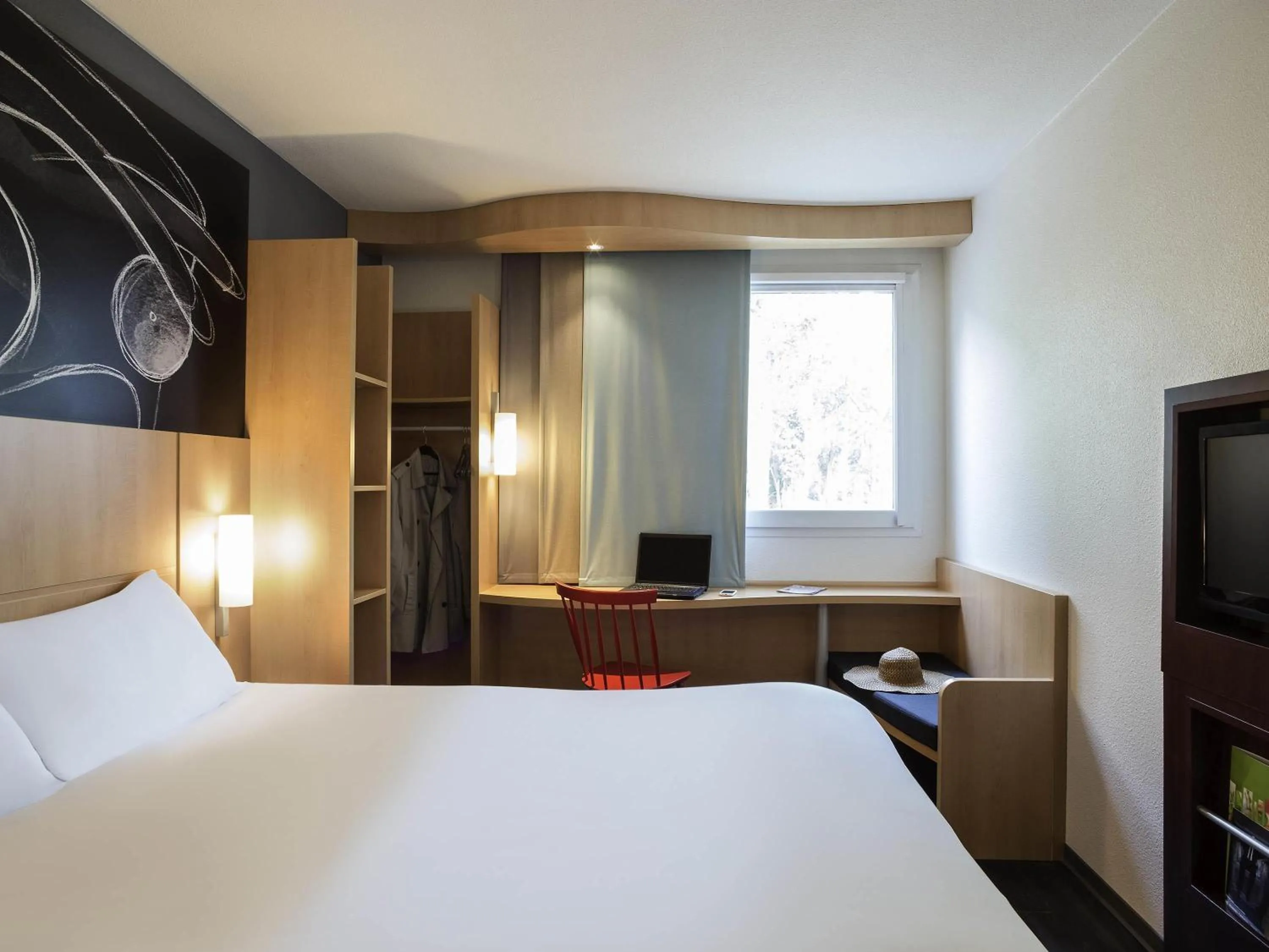 Bedroom, Bed in ibis Paris Meudon Velizy
