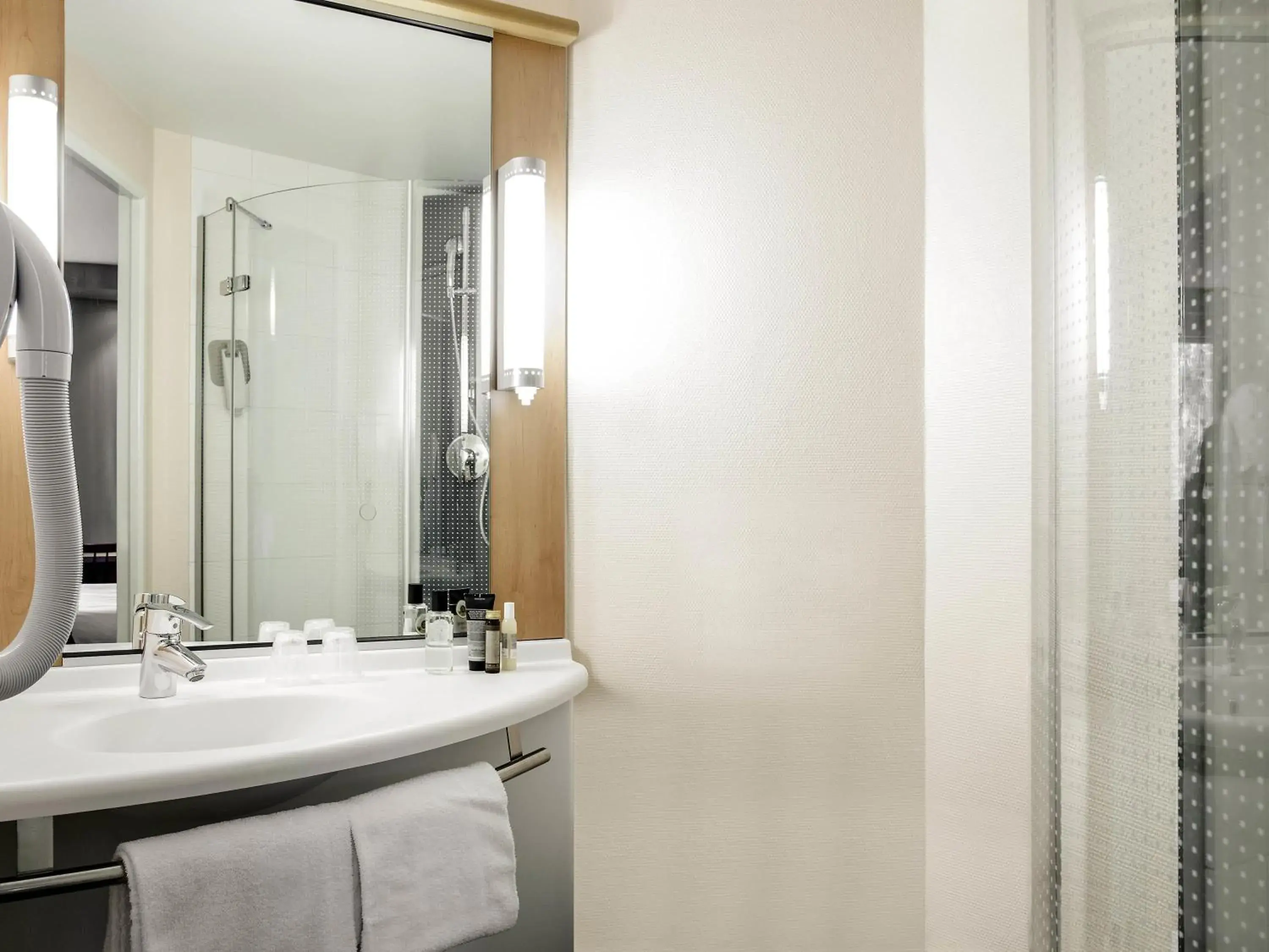 Premium Double Room with Forest View in ibis Paris Meudon Velizy Premium Double Room with Forest View in ibis Paris Meudon Velizy