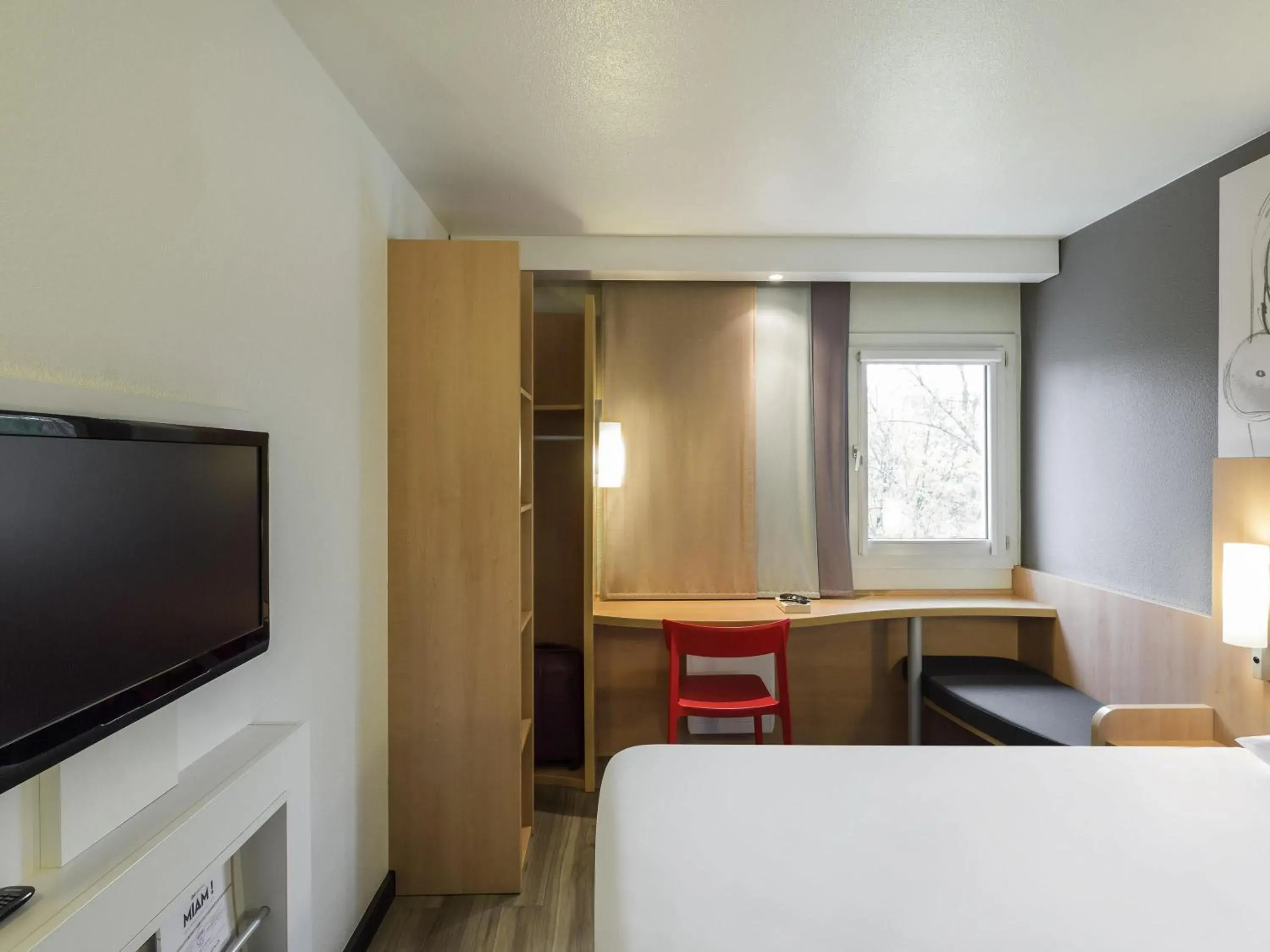 Standard Twin Room in ibis Paris Meudon Velizy Standard Twin Room in ibis Paris Meudon Velizy