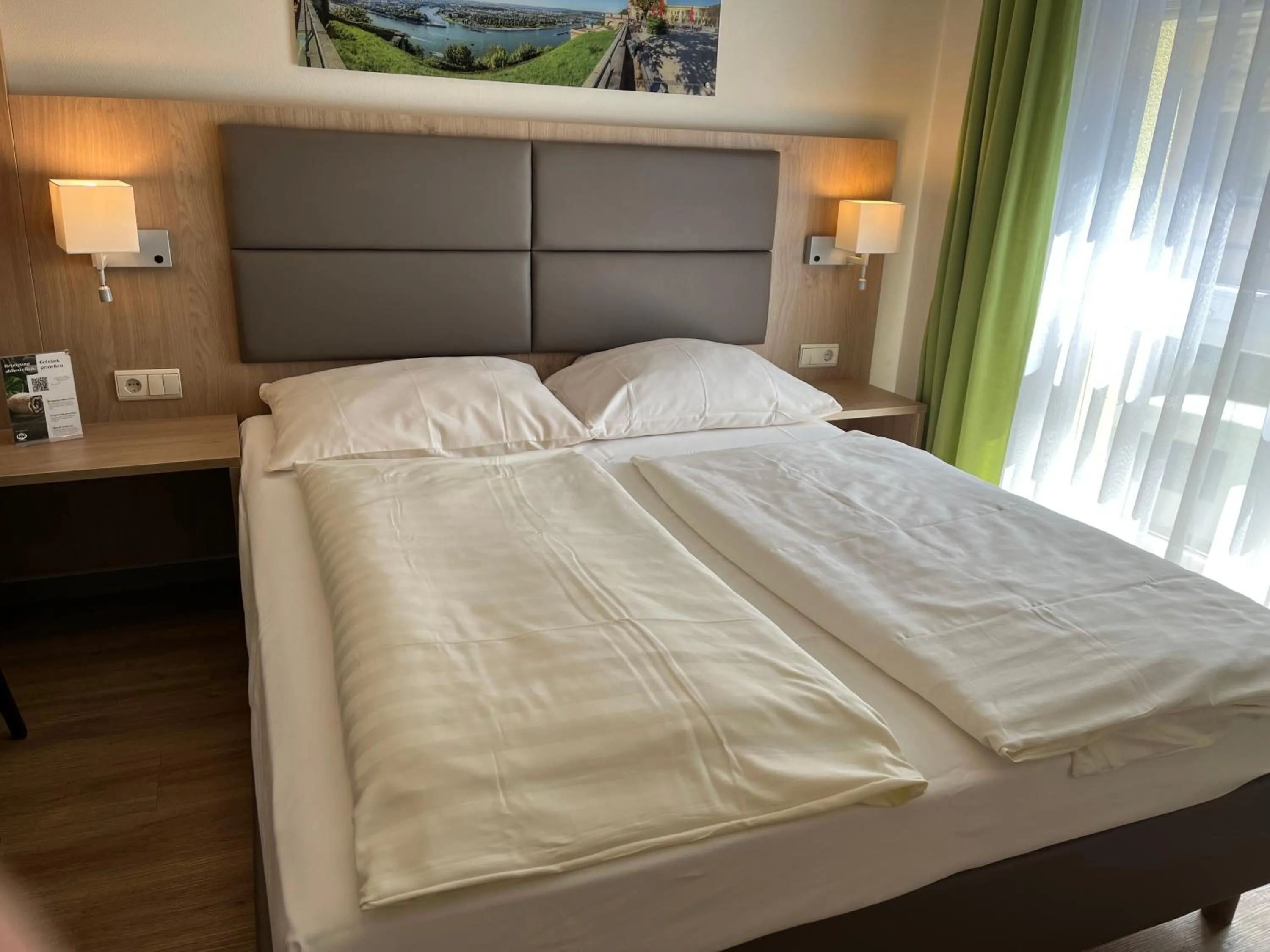 Photo of the whole room, Bed in City-Hotel Kurfürst Balduin