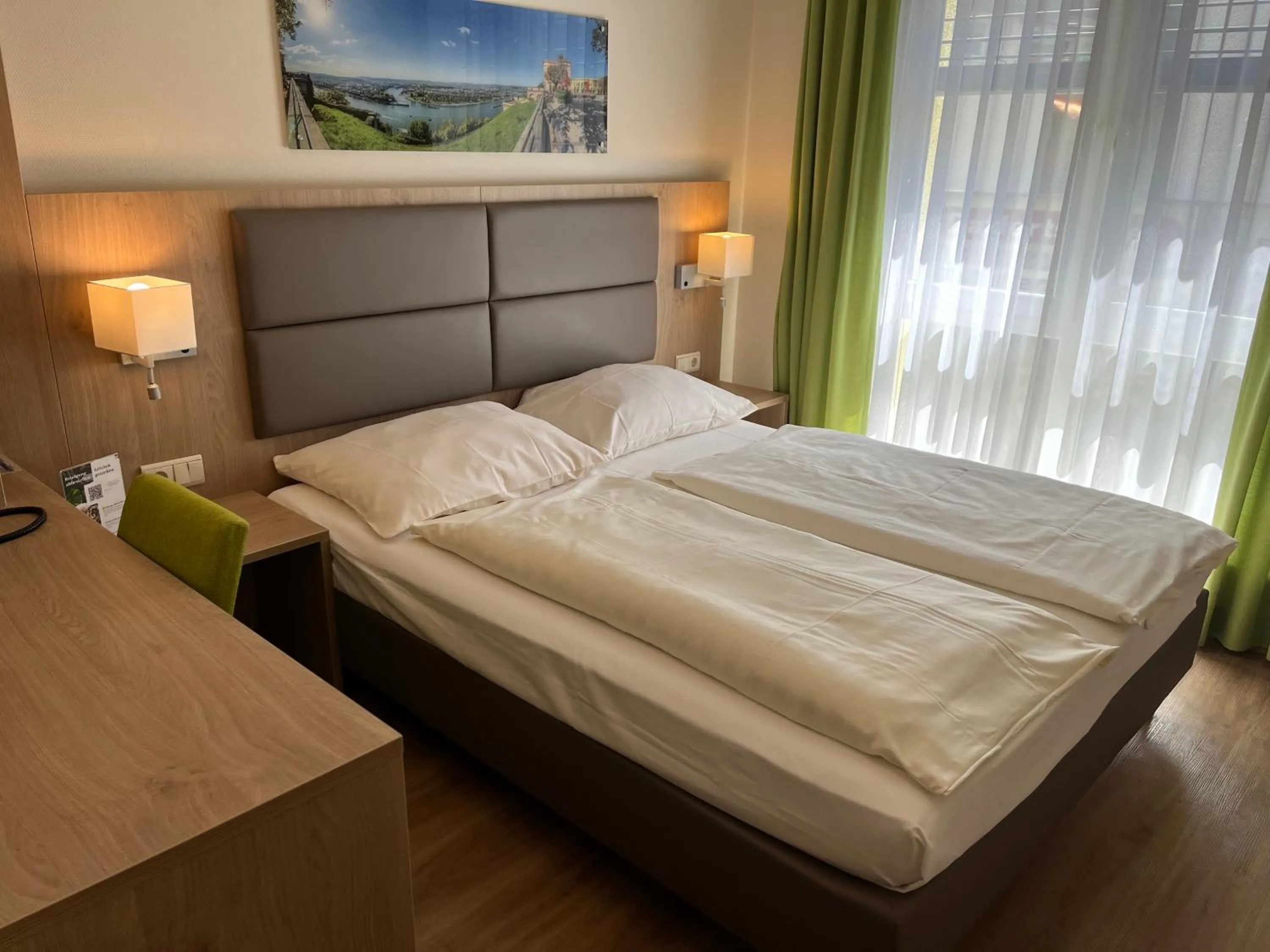 Photo of the whole room, Bed in City-Hotel Kurfürst Balduin