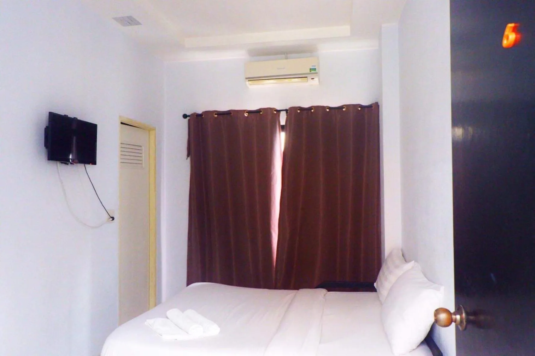 Bed in Rin GuestHouse Pracharak RD