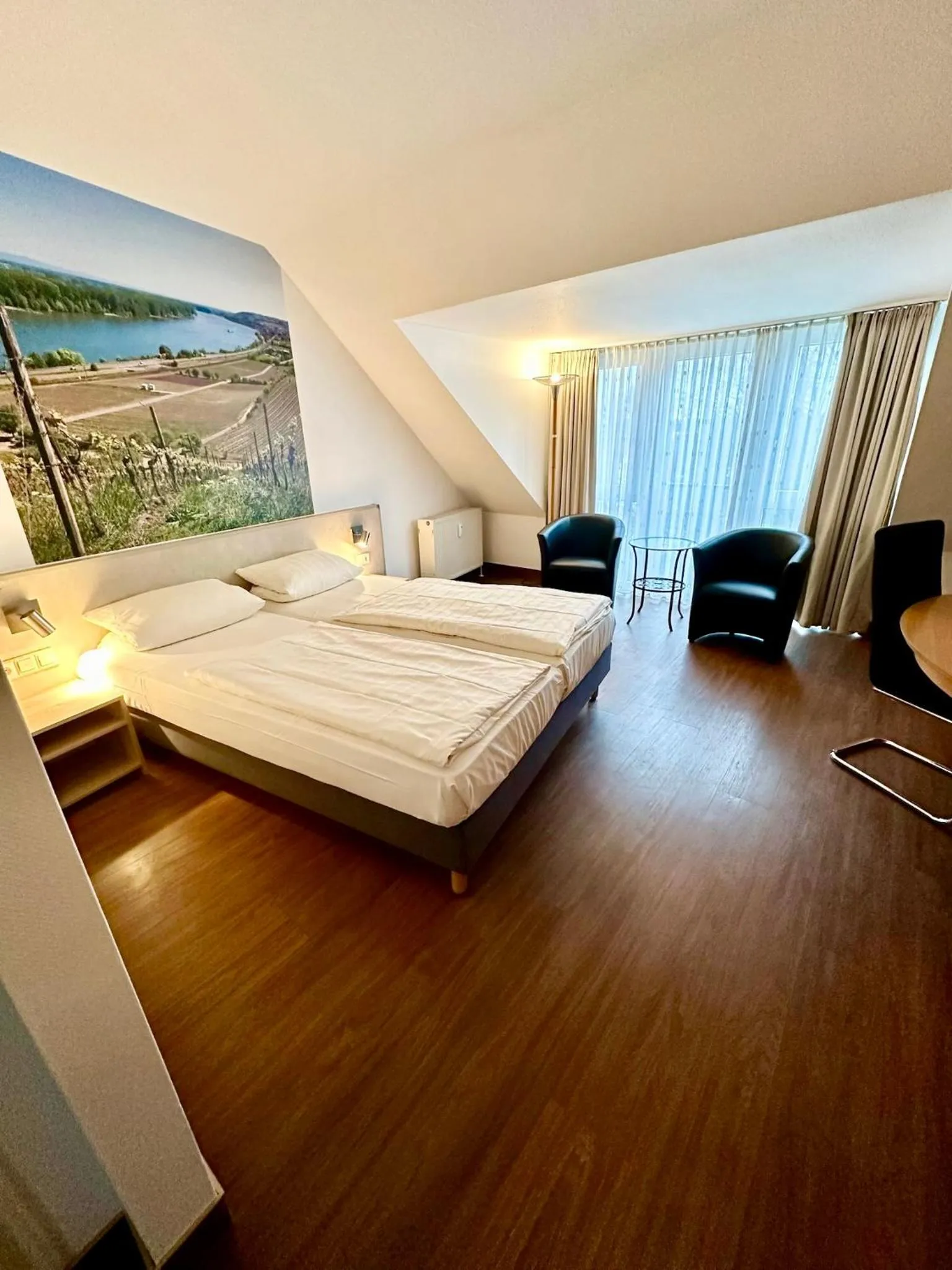 Photo of the whole room, Bed in Asgard Hotel