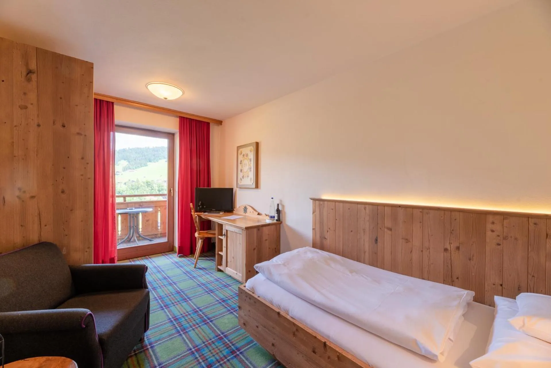 Bed in Relais & Châteaux Gut Steinbach Hotel Chalets SPA