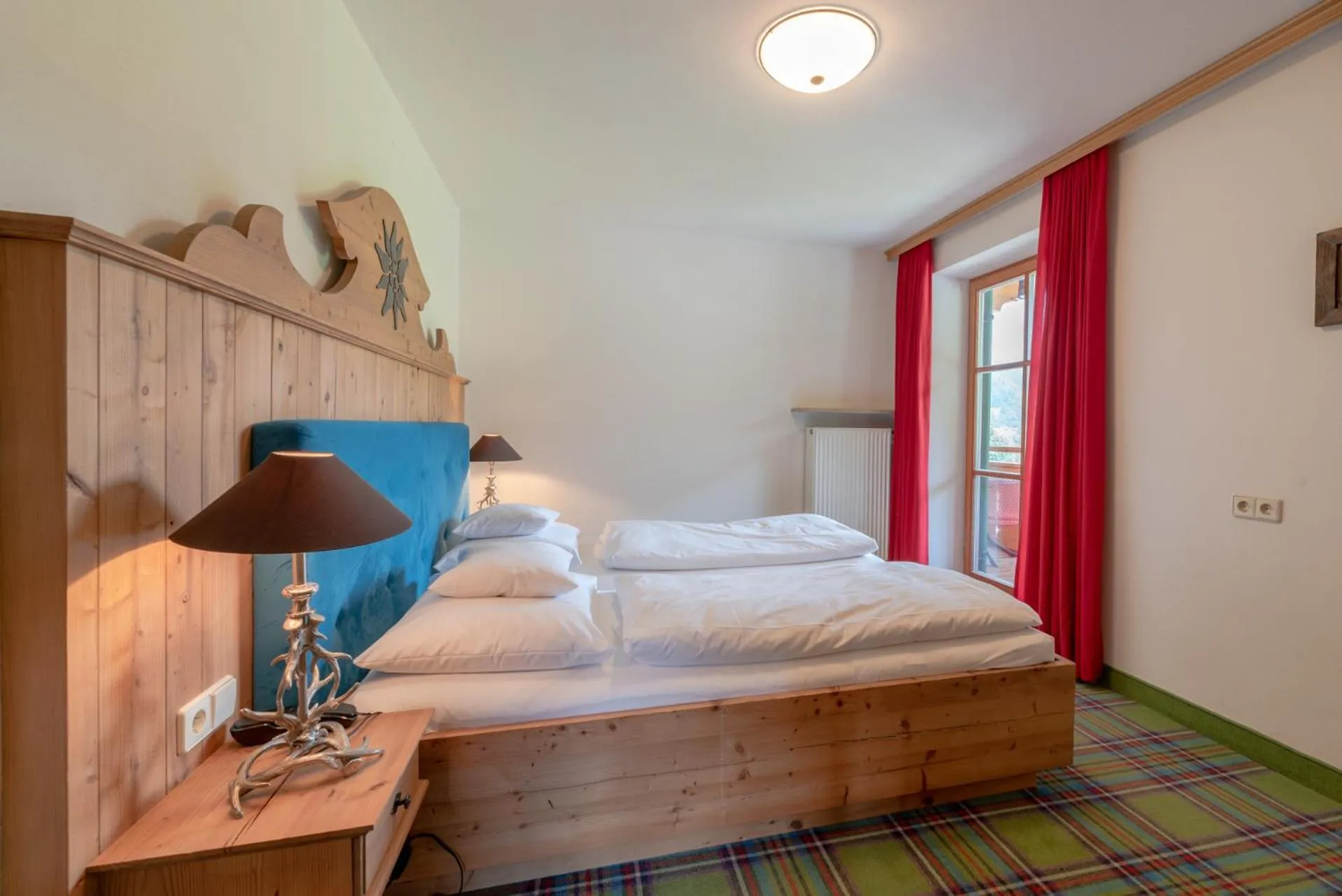 Bed in Relais & Châteaux Gut Steinbach Hotel Chalets SPA