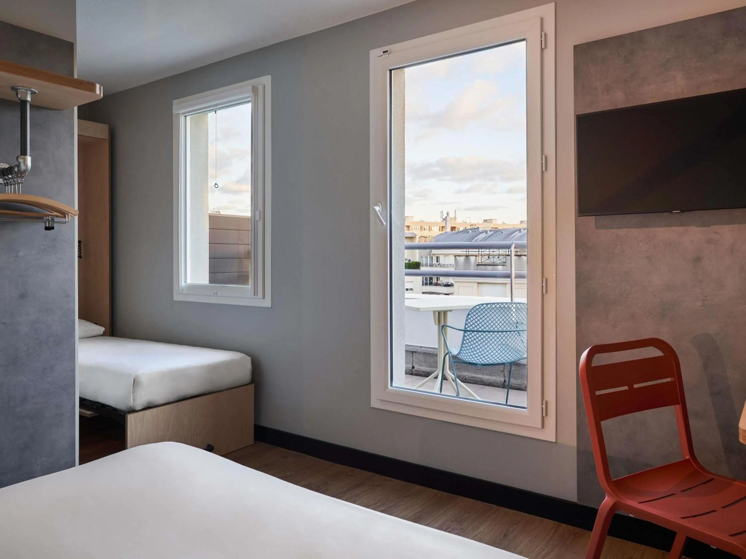 Bedroom, Bed in ibis budget Issy Les Moulineaux Paris Ouest