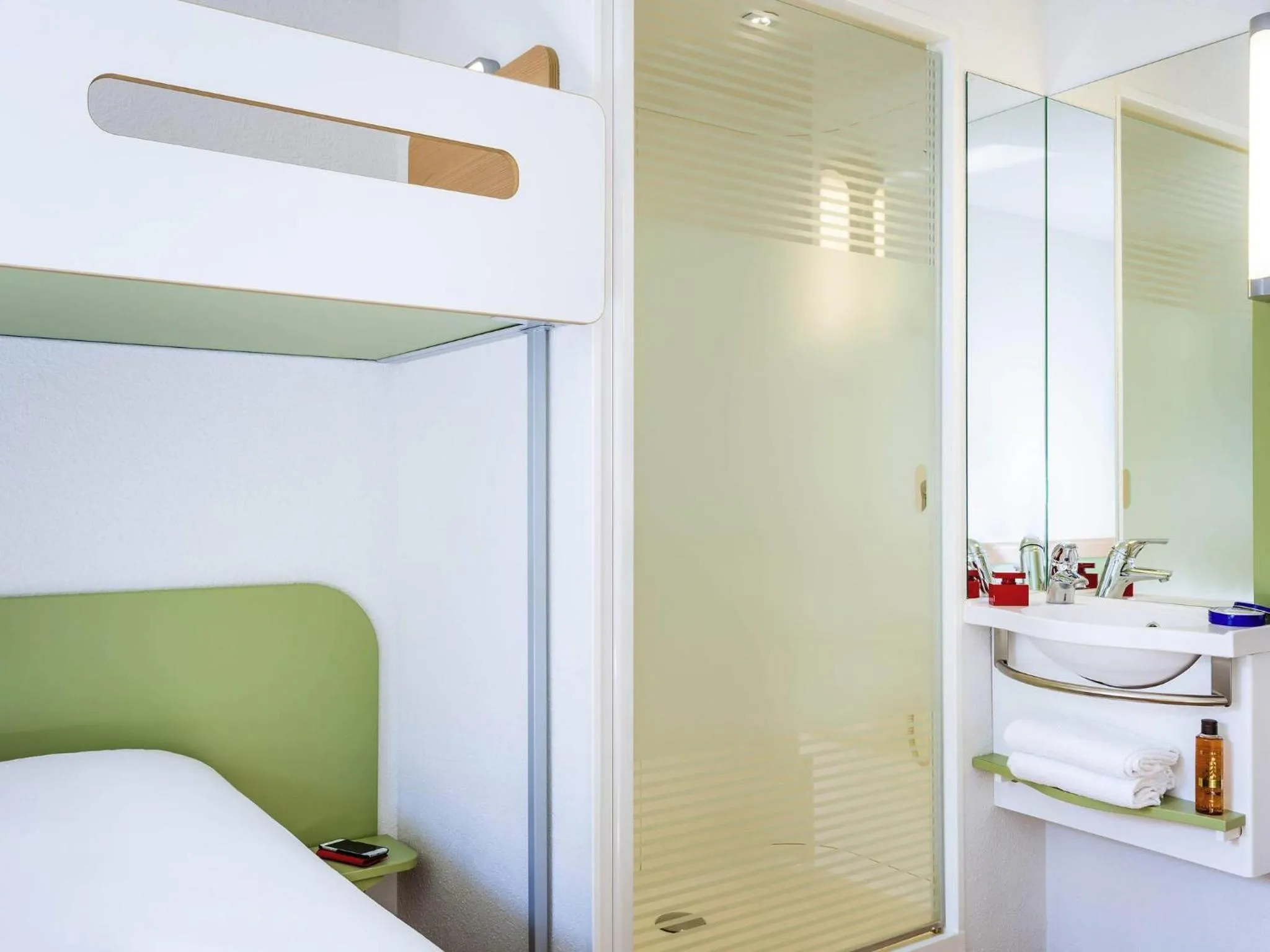 Bedroom, Bed in ibis budget Issy Les Moulineaux Paris Ouest