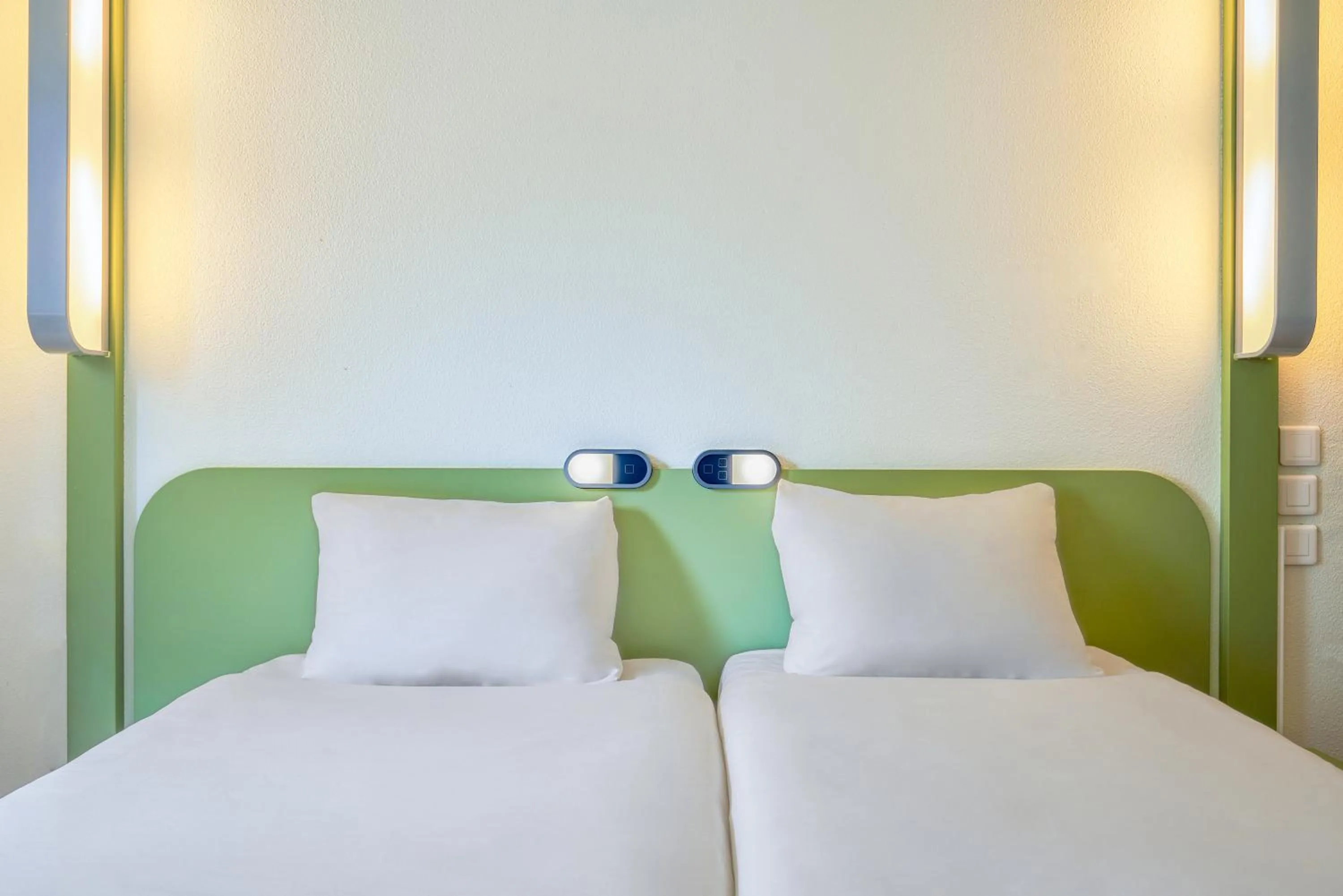 Bedroom, Bed in ibis budget Issy Les Moulineaux Paris Ouest