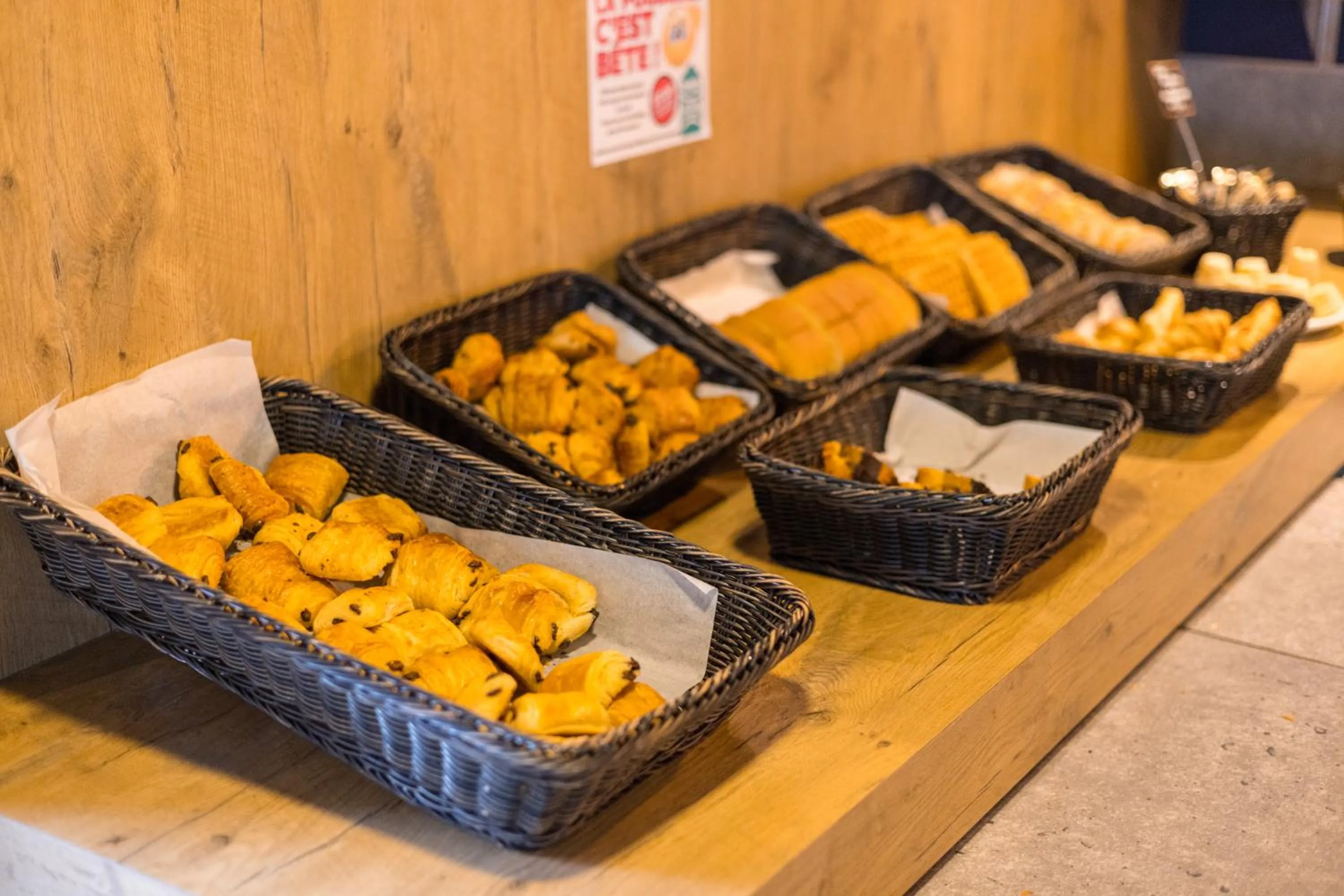 Buffet breakfast in ibis budget Issy Les Moulineaux Paris Ouest