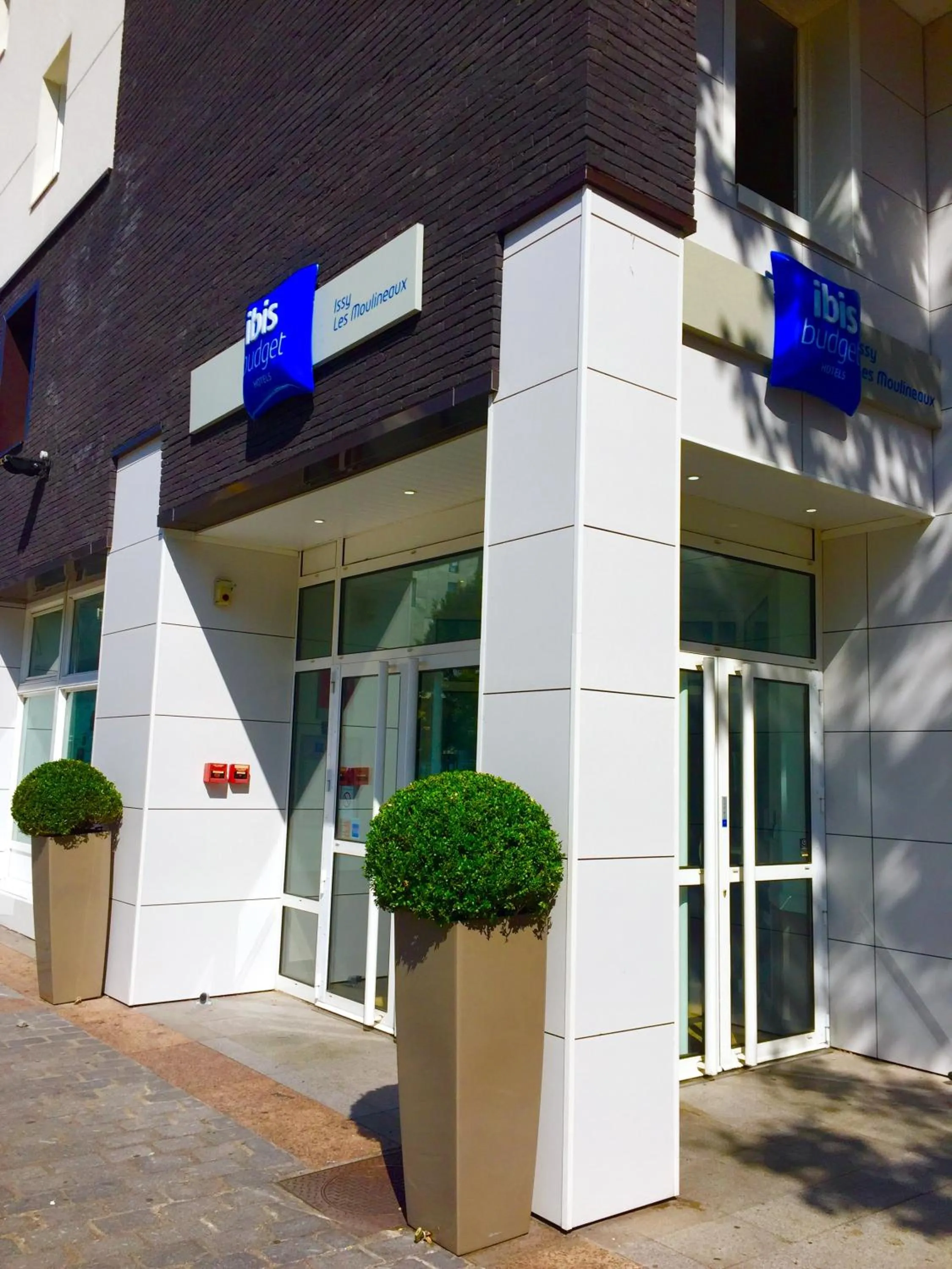 Facade/entrance in ibis budget Issy Les Moulineaux Paris Ouest