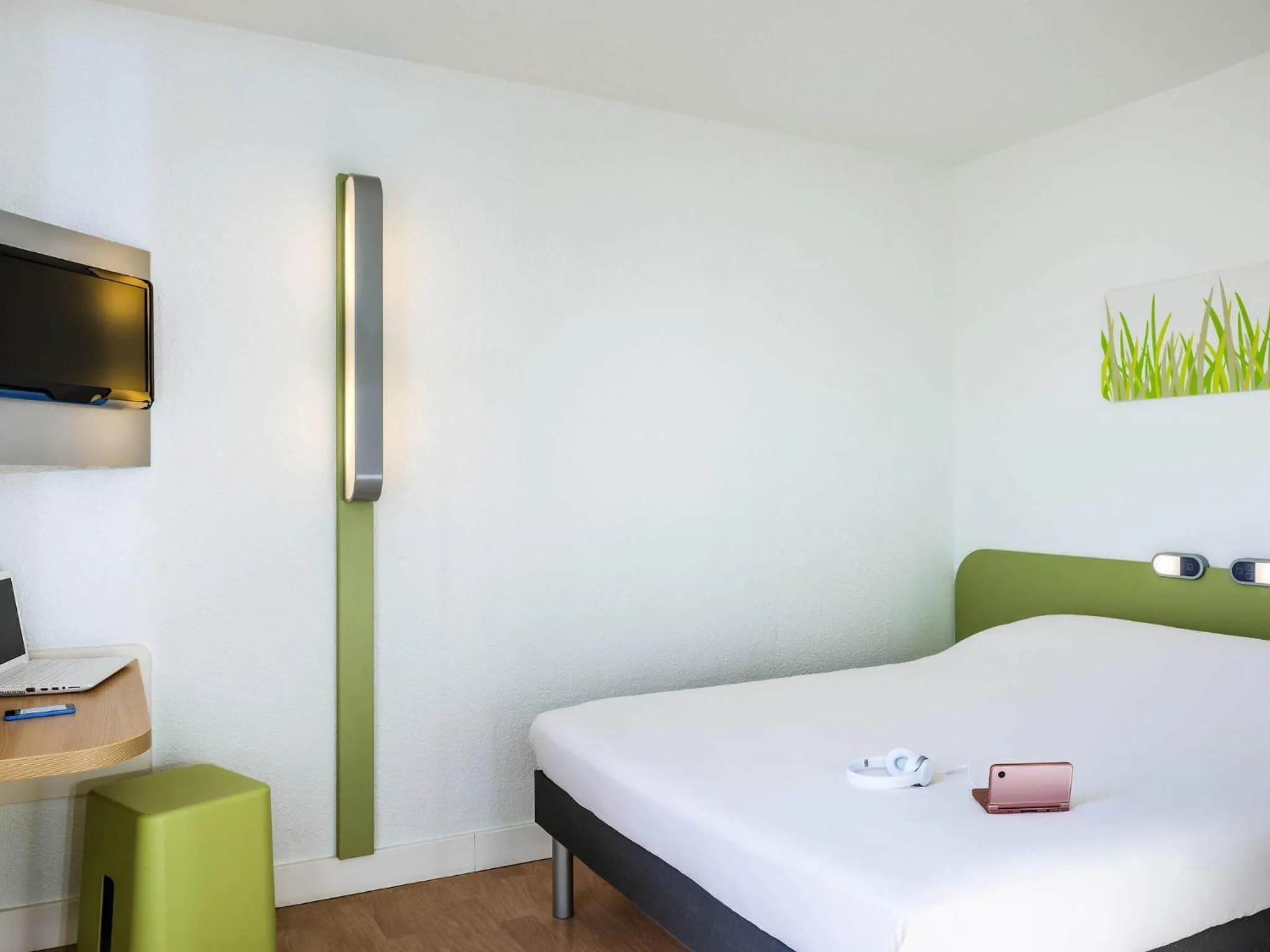 Bedroom, Bed in ibis budget Issy Les Moulineaux Paris Ouest