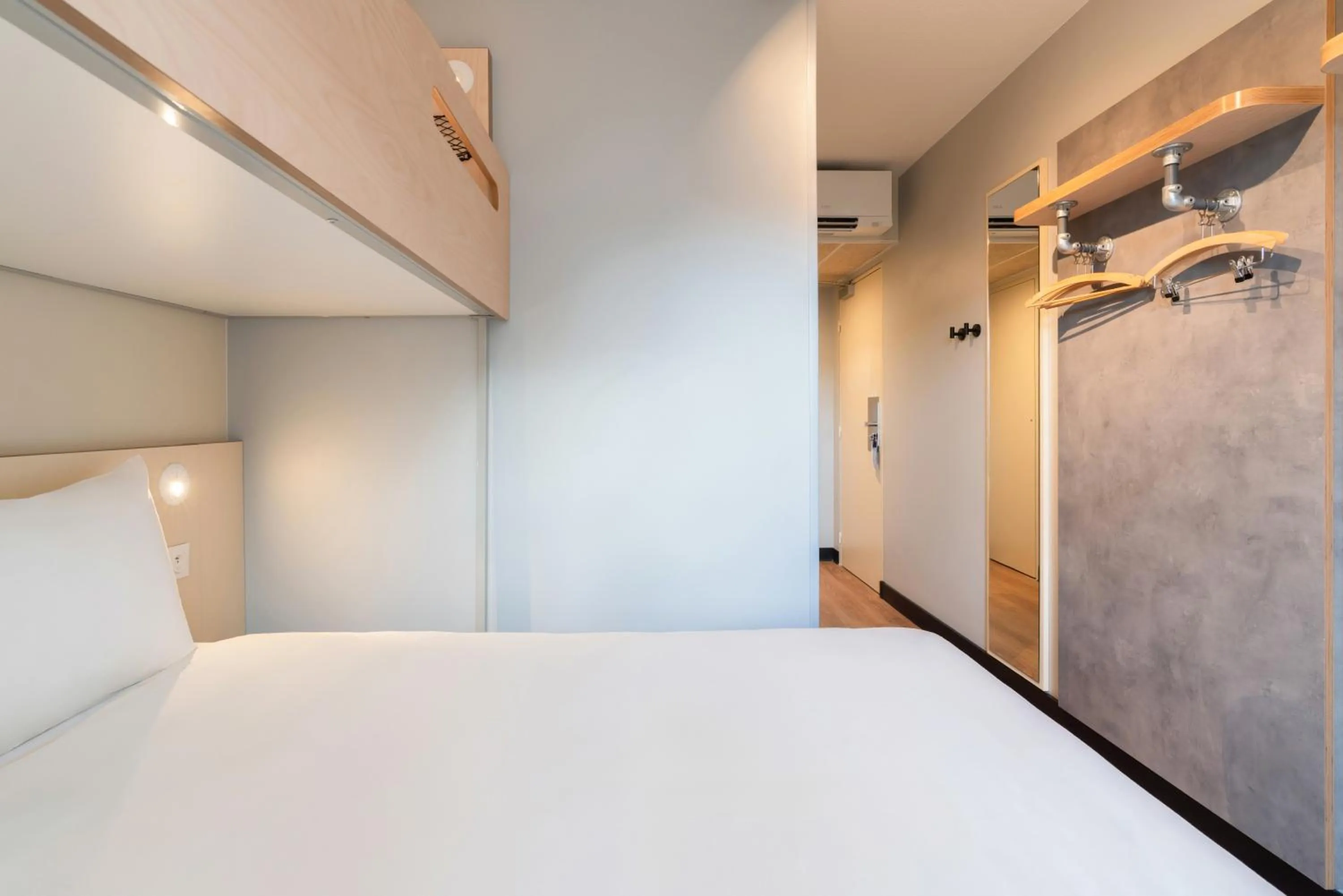 Bed in ibis budget Issy Les Moulineaux Paris Ouest