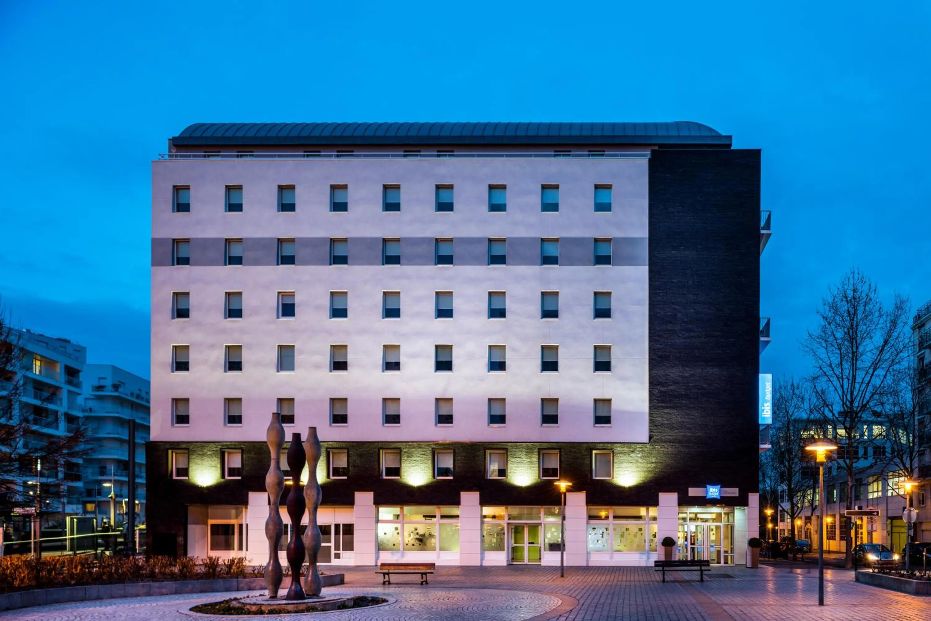 Facade/entrance in ibis budget Issy Les Moulineaux Paris Ouest