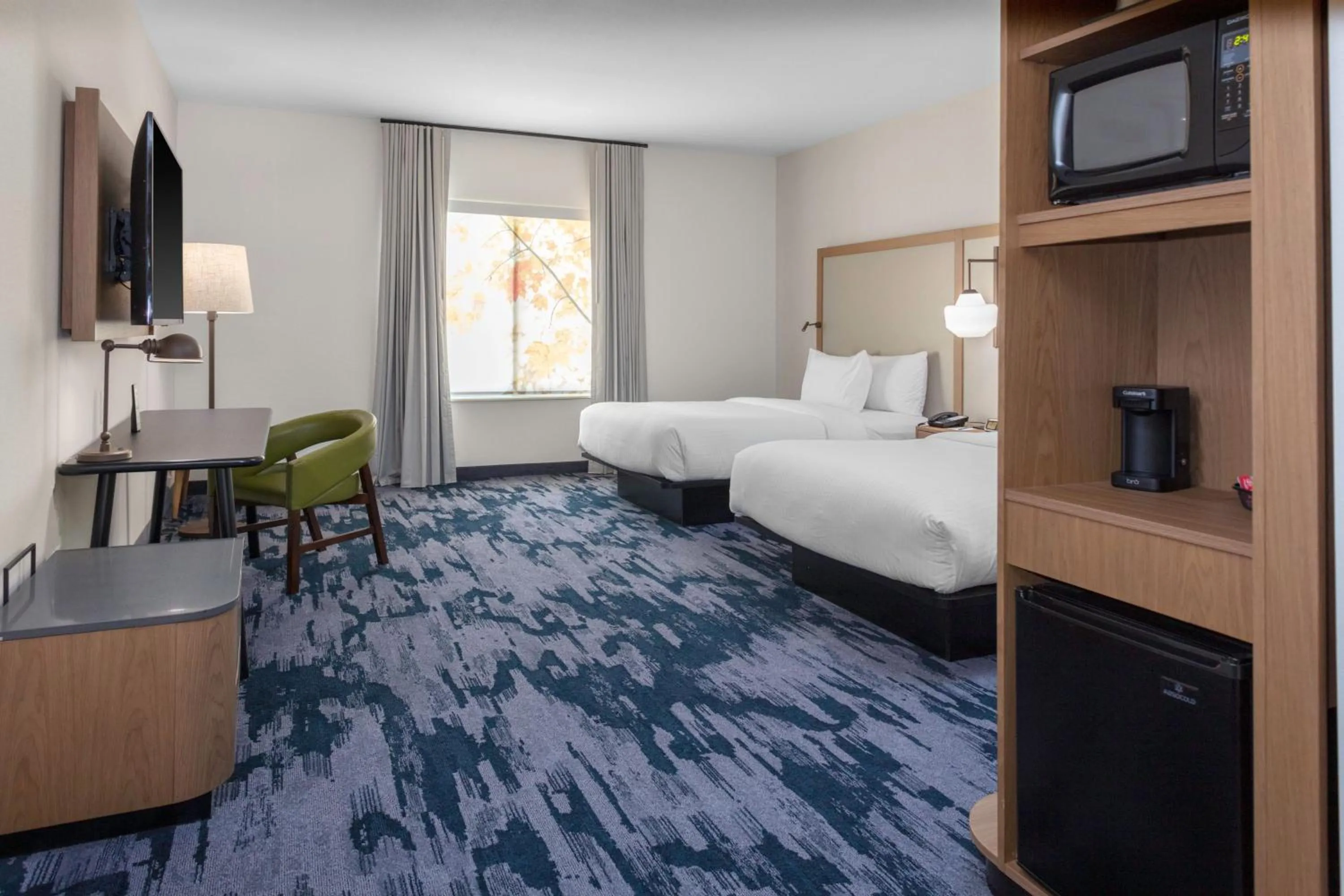 Photo of the whole room, Bed in Fairfield Inn & Suites by Marriott Atlanta Marietta