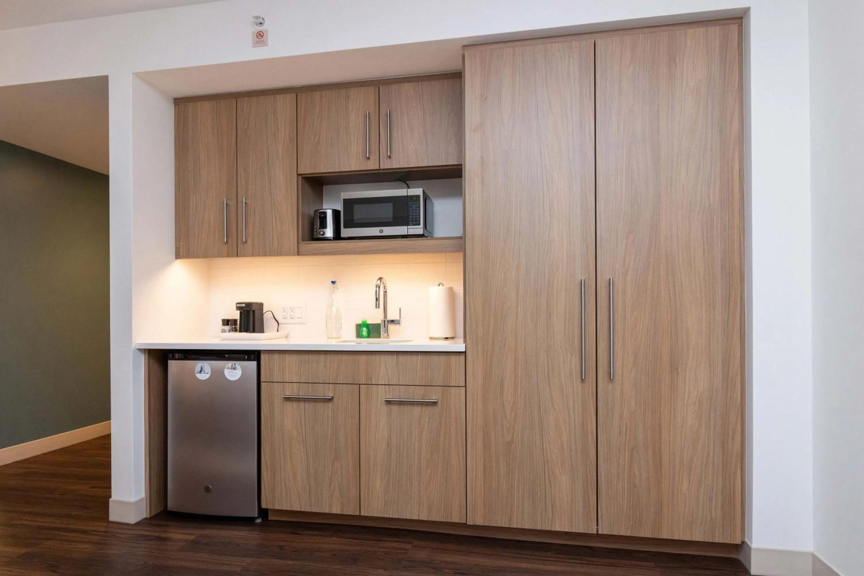 Kitchen or kitchenette in Element St. Louis Midtown