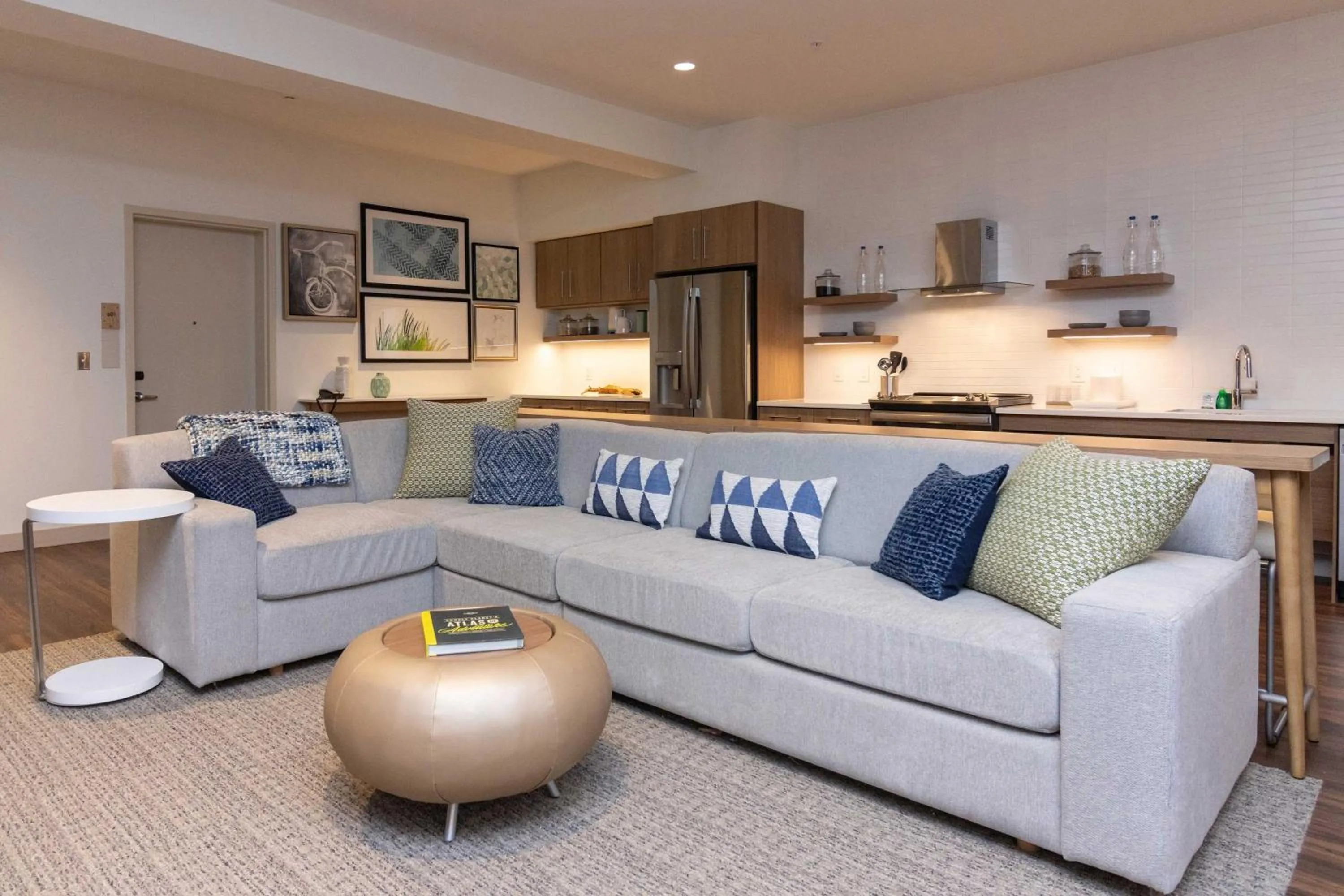 Photo of the whole room in Element St. Louis Midtown