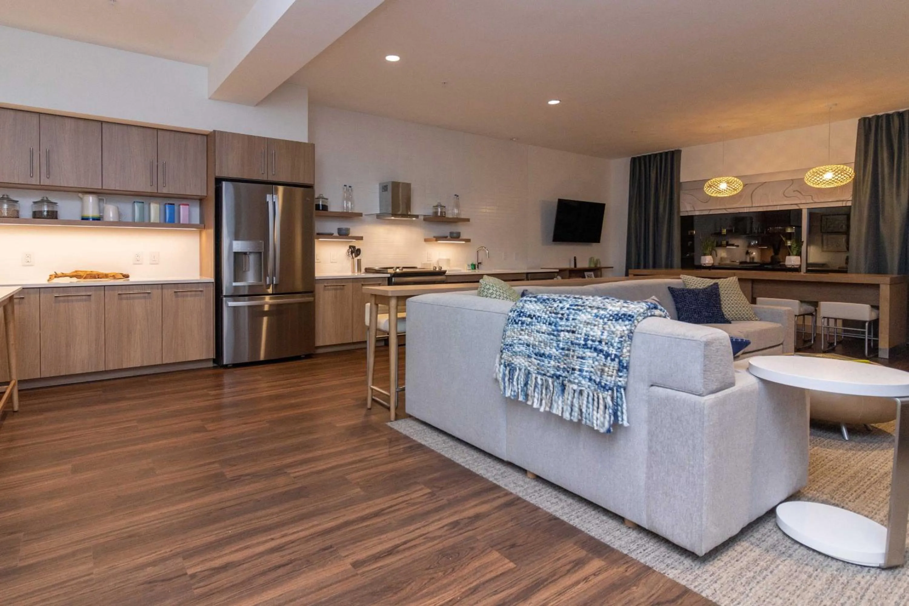 Photo of the whole room in Element St. Louis Midtown