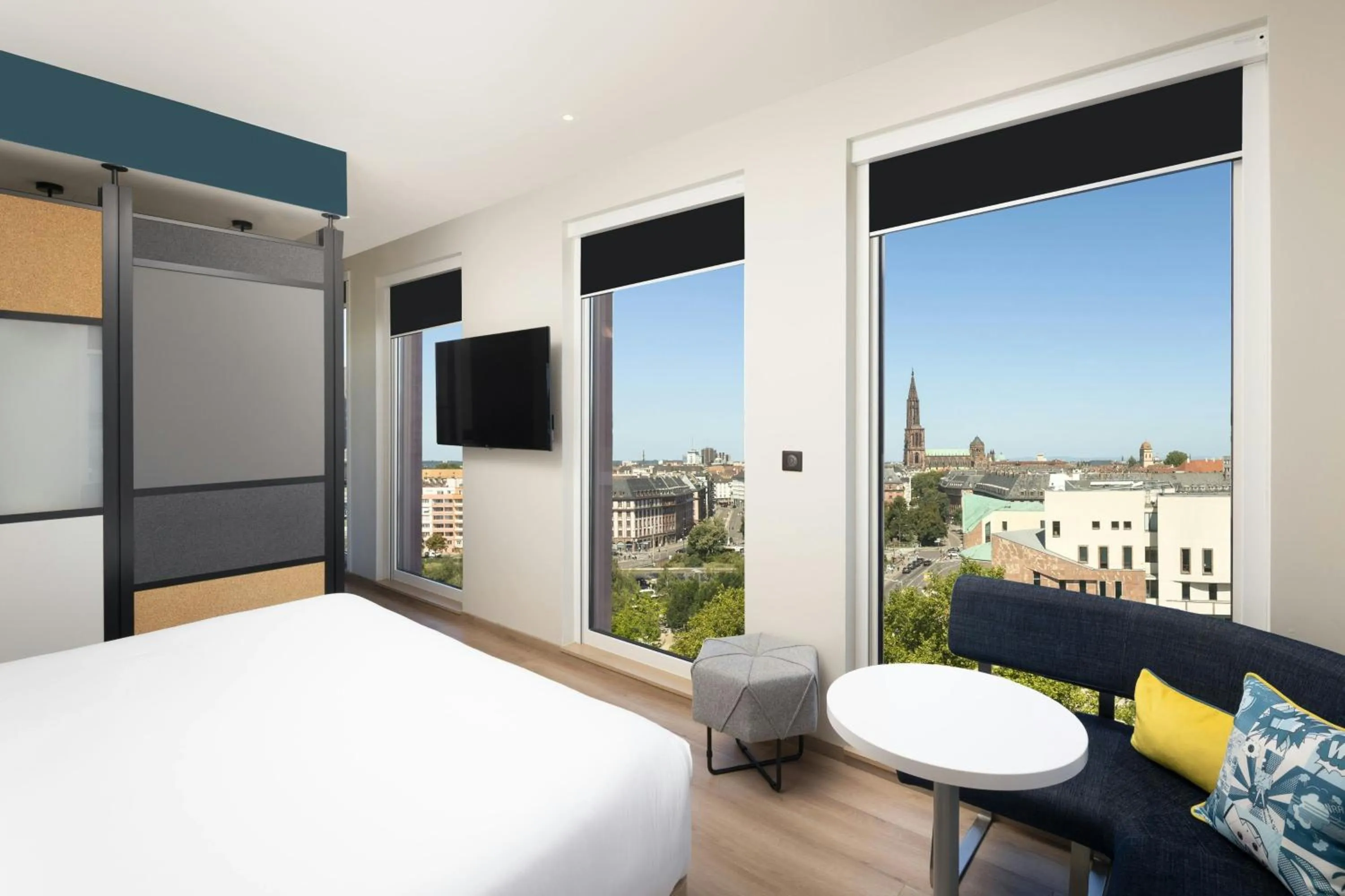 Photo of the whole room, Bed in Aloft Strasbourg City Centre