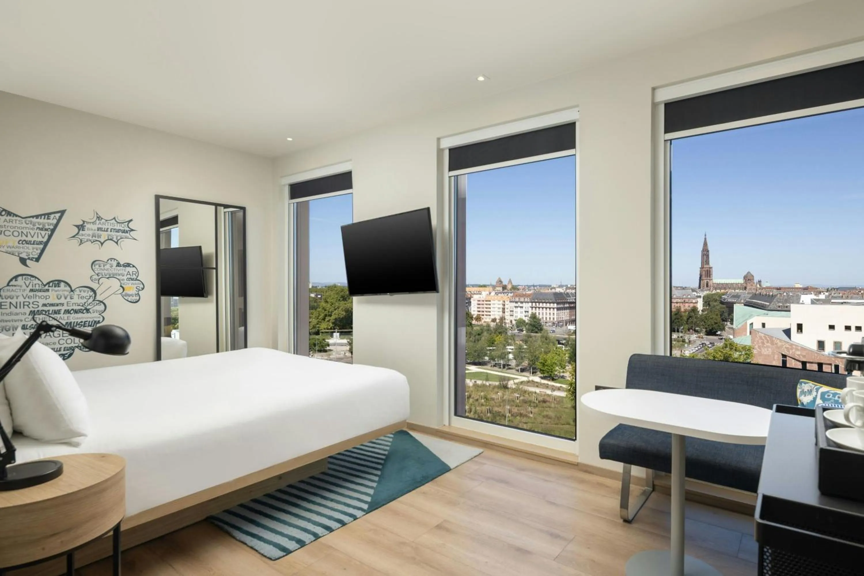 Photo of the whole room, Bed in Aloft Strasbourg City Centre