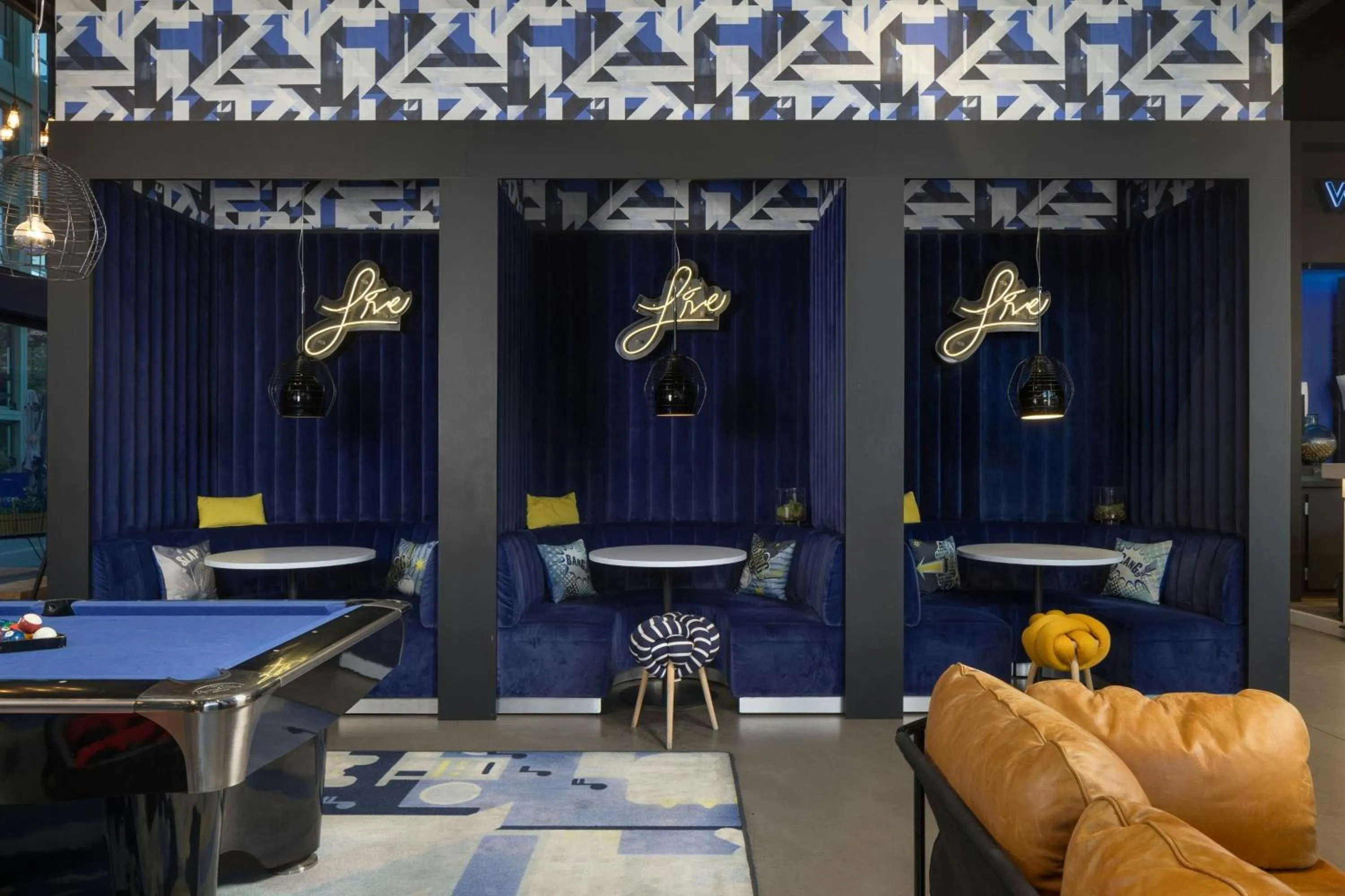 Lounge or bar in Aloft Strasbourg City Centre