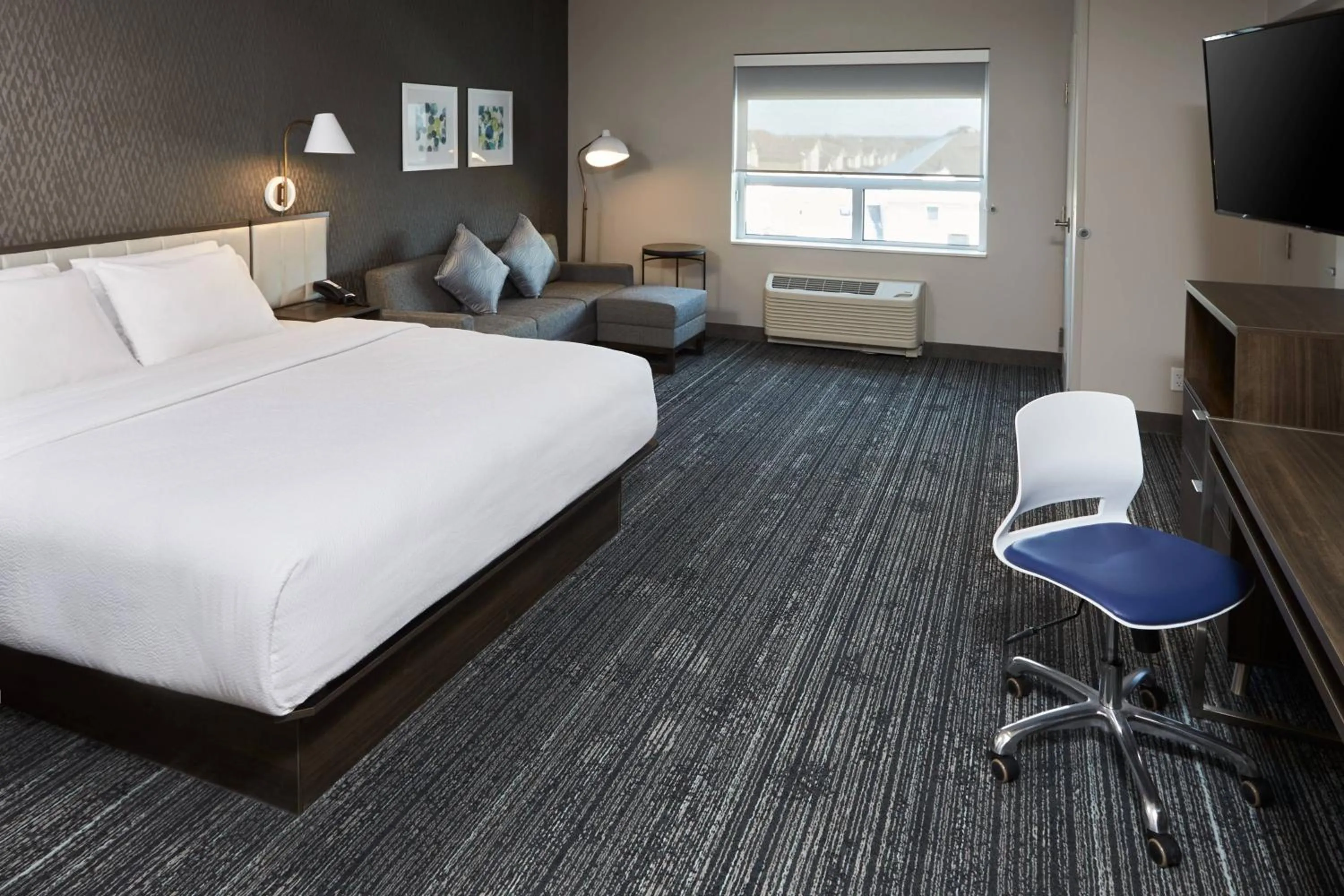 Bedroom, Bed in TownePlace Suites by Marriott Hamilton