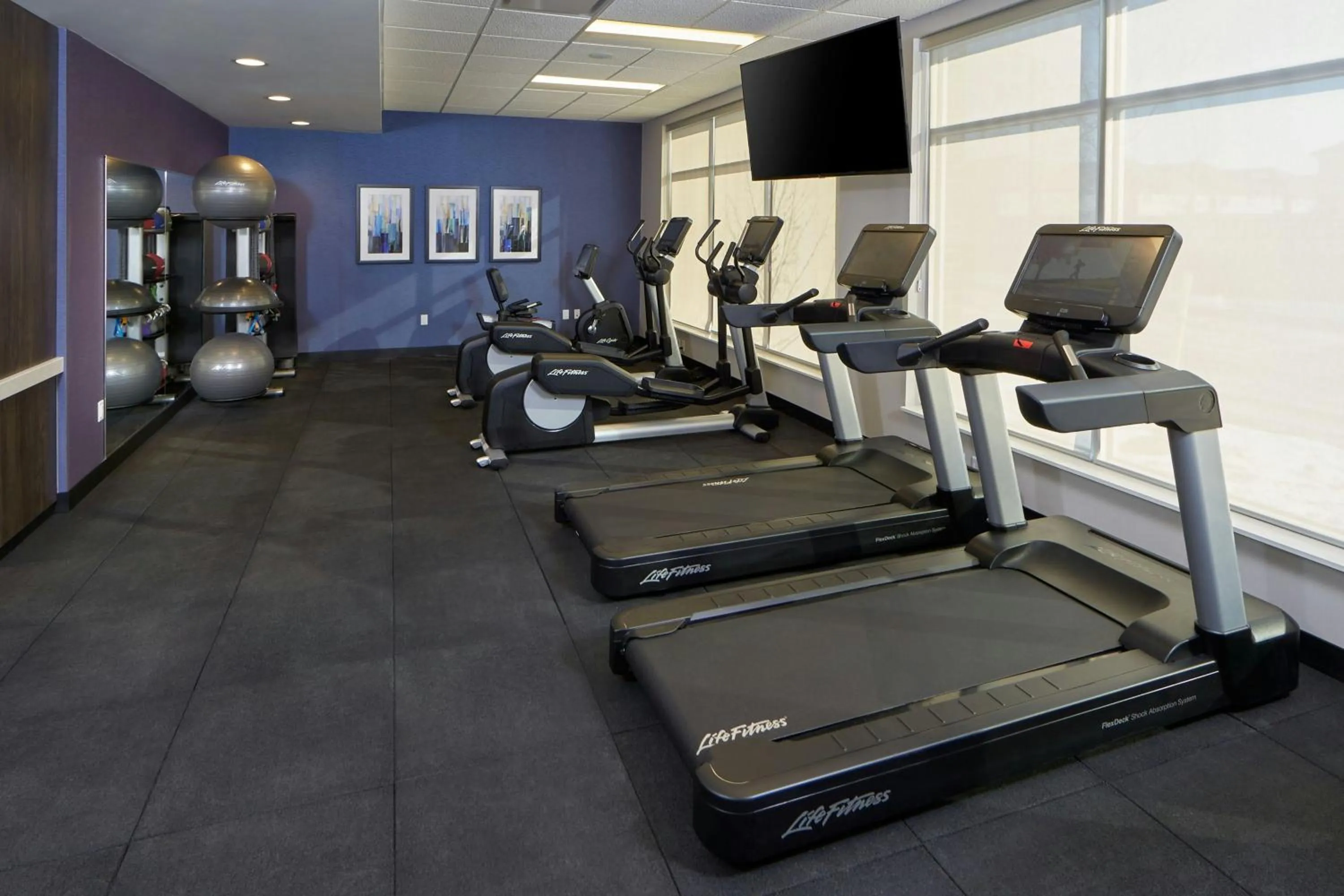 Fitness centre/facilities in TownePlace Suites by Marriott Hamilton